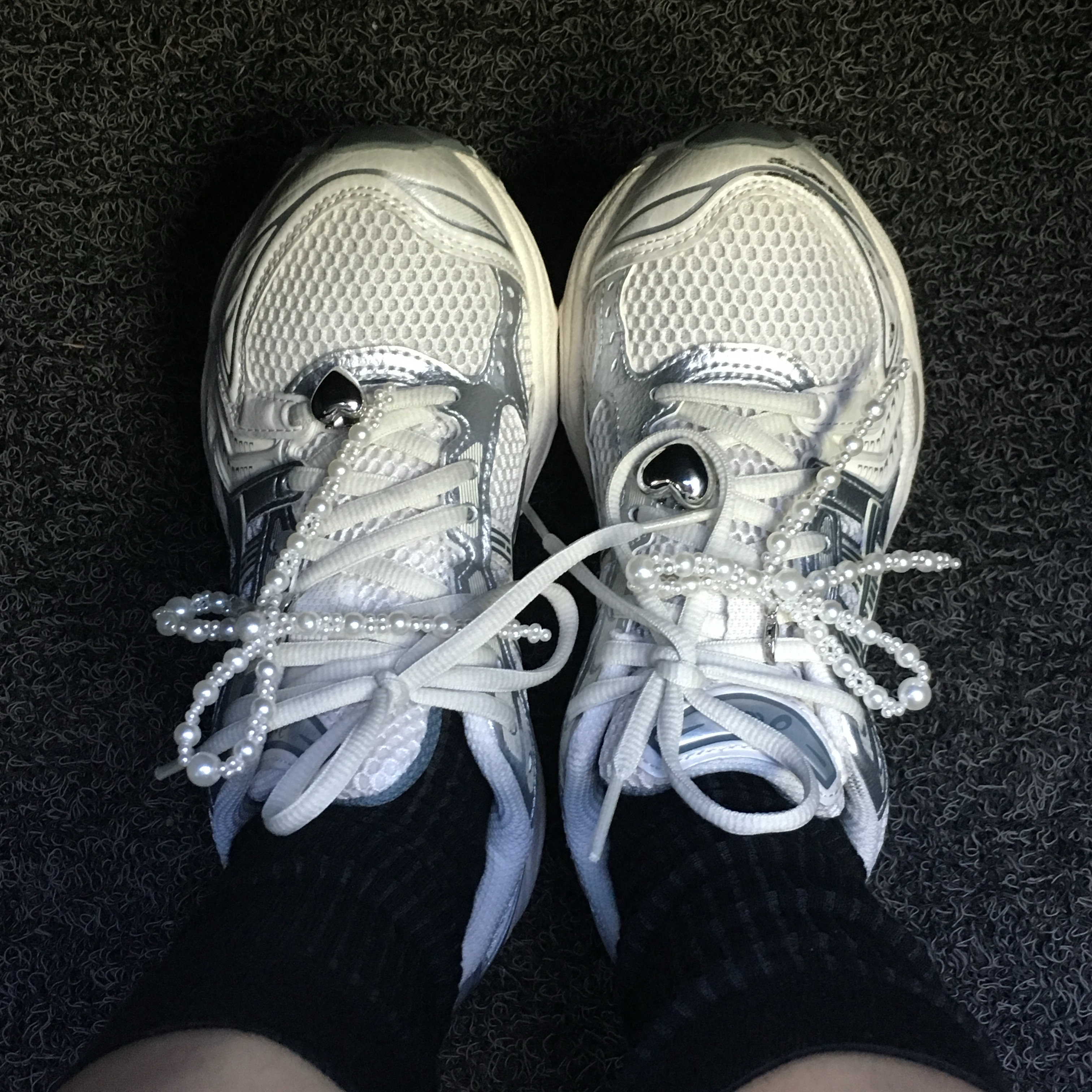 Asics Gel-Kayano 14 Birch Dark Pewter 착용 스타일 - 2