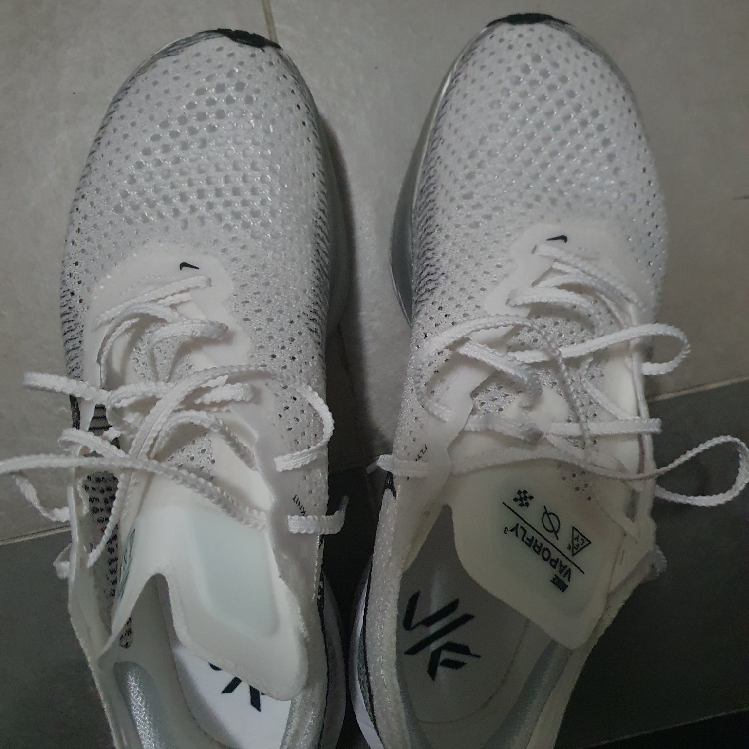 Nike ZoomX Vaporfly Next% 3 White Grey 착용 스타일