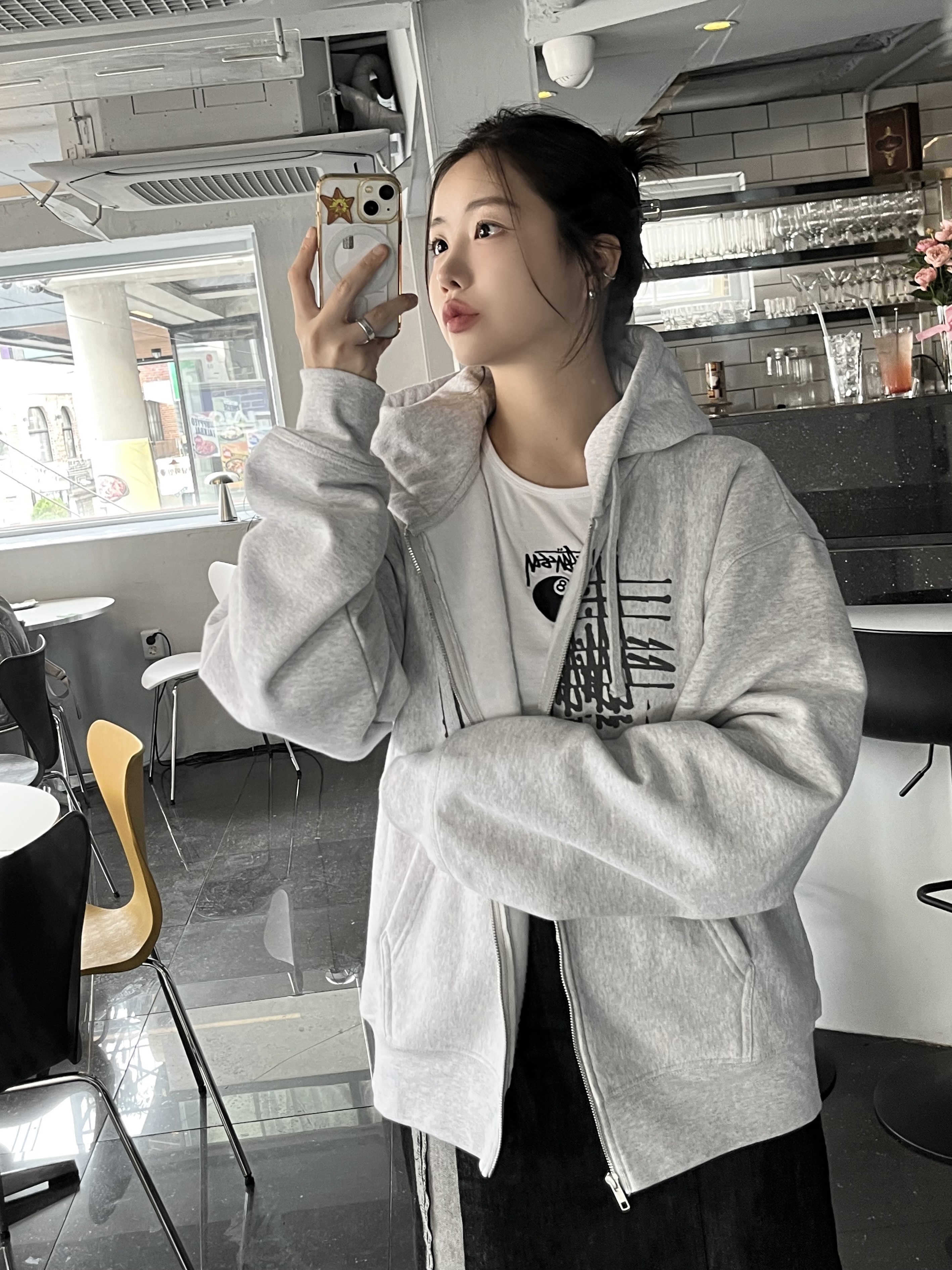 Stussy Refracted Zip Hoodie Ash Heather 착용 스타일