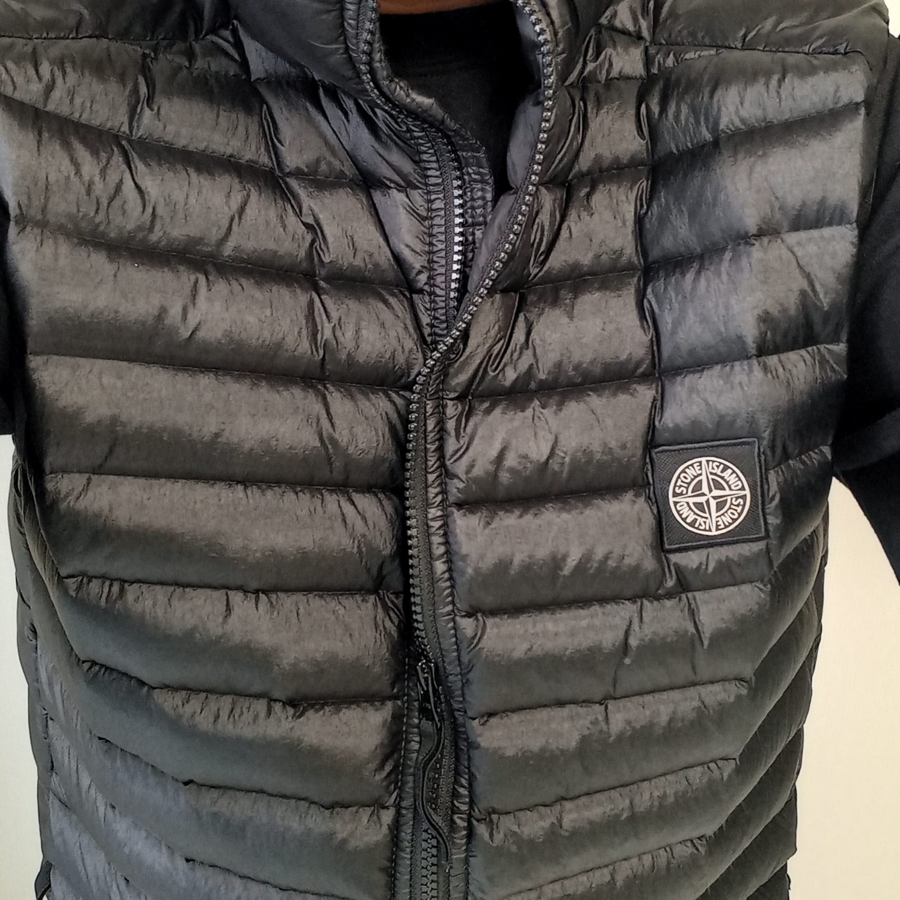Stone Island G0224 Loom Woven Chambers Recycled Nylon Down-TC Vest Black - 23FW, Arc'teryx Rampart Pants Black 착용 스타일 - 4