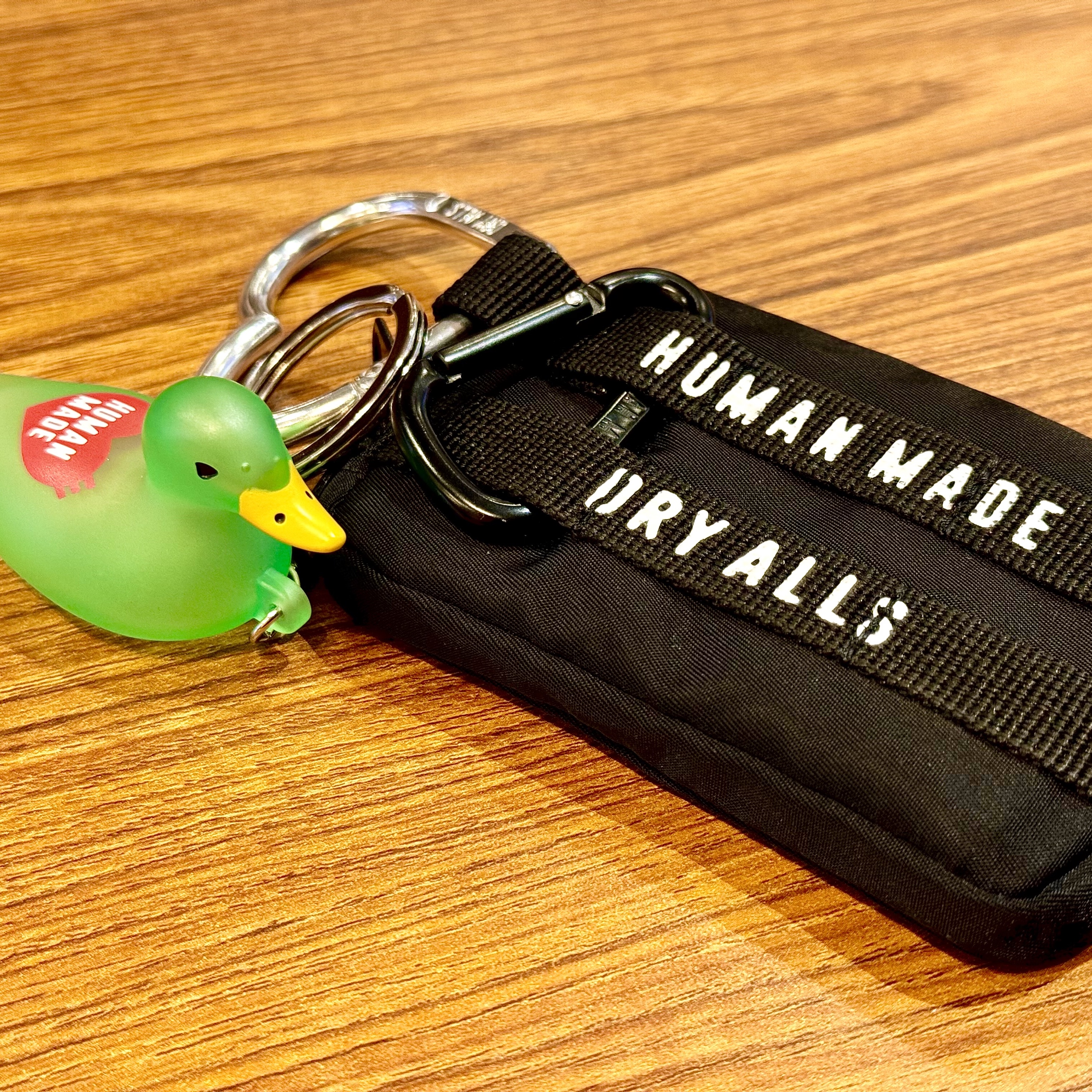Human Made Duck PVC Key Chain Green, Human Made Military Card Case Black 착용 스타일