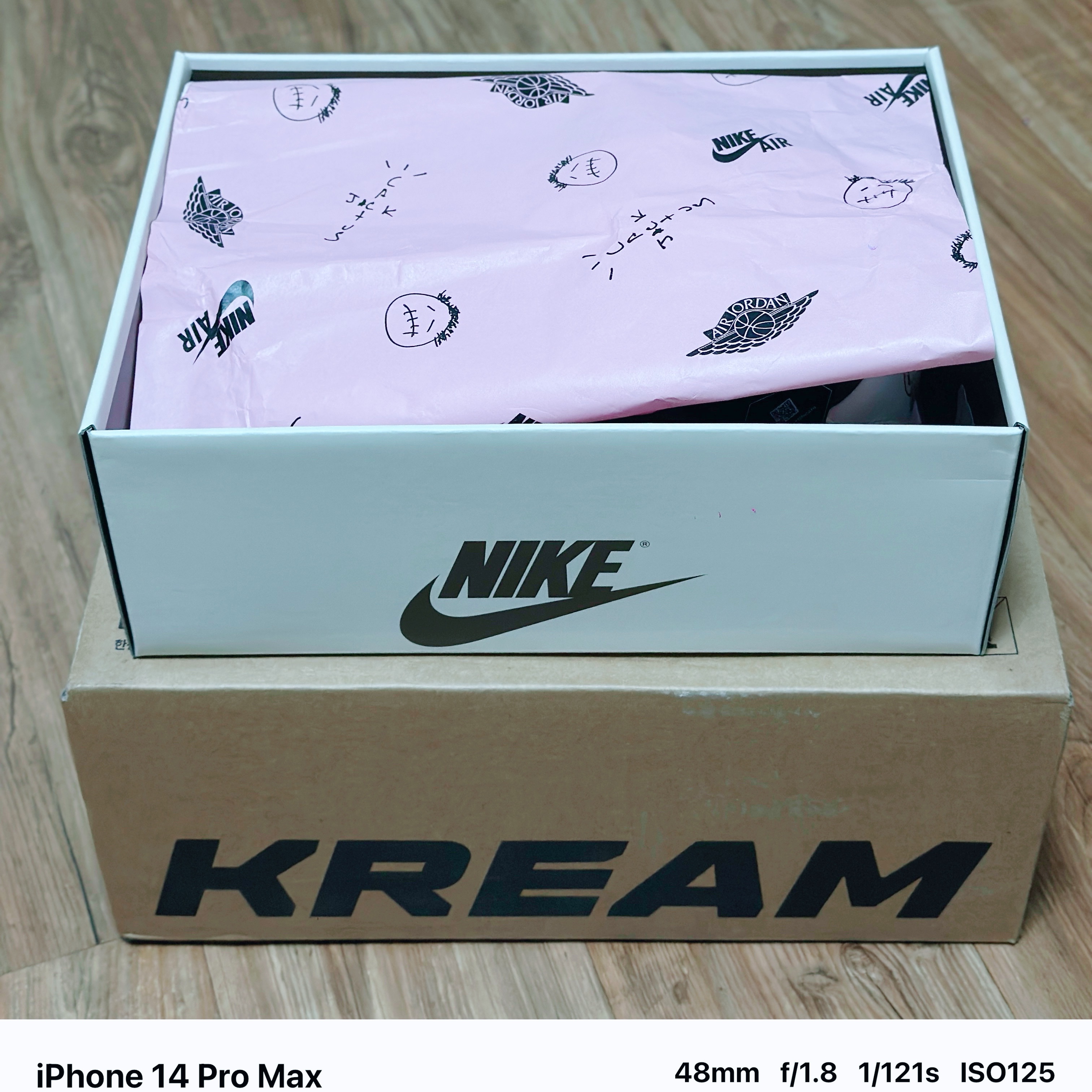 Jordan 1 x Travis Scott Retro Low OG SP Reverse Olive 착용 스타일 - 2
