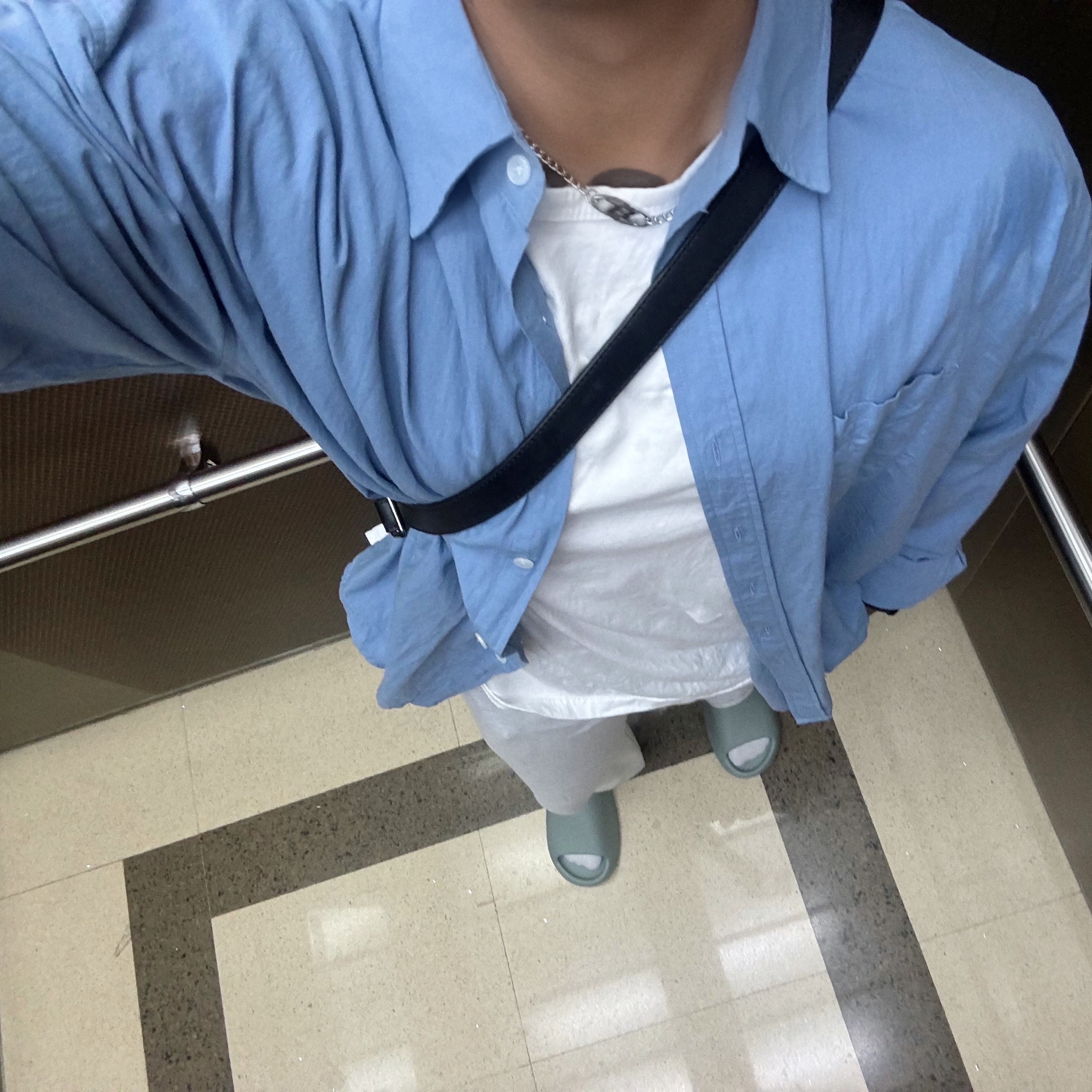 Adidas Yeezy Slide Salt 착용 스타일