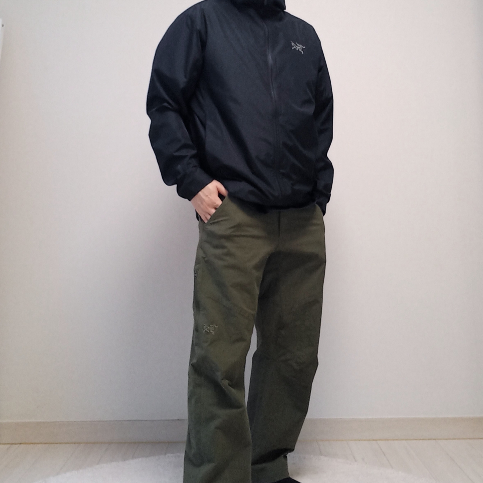 Arc'teryx Cronin Cotton Pants Tatsu, Arc'teryx Solano Hoody Black 착용 스타일 - 7