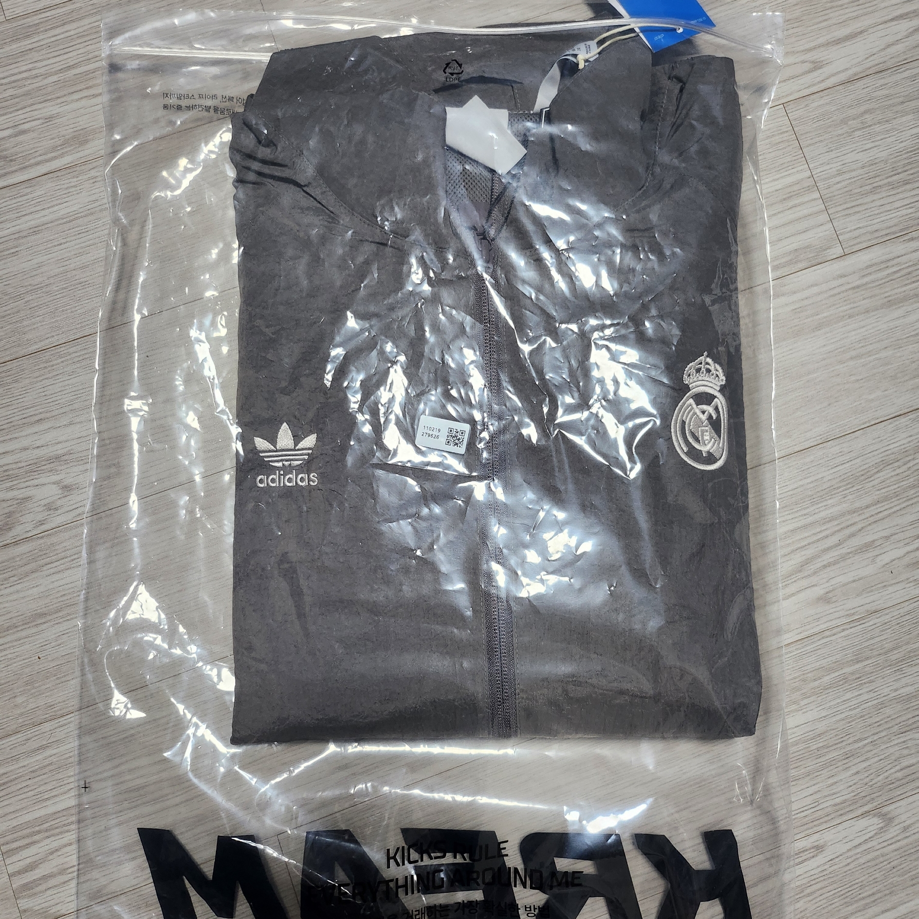 Adidas Real Madrid Originals Track Top Charcoal Grey - KR Sizing 착용 스타일