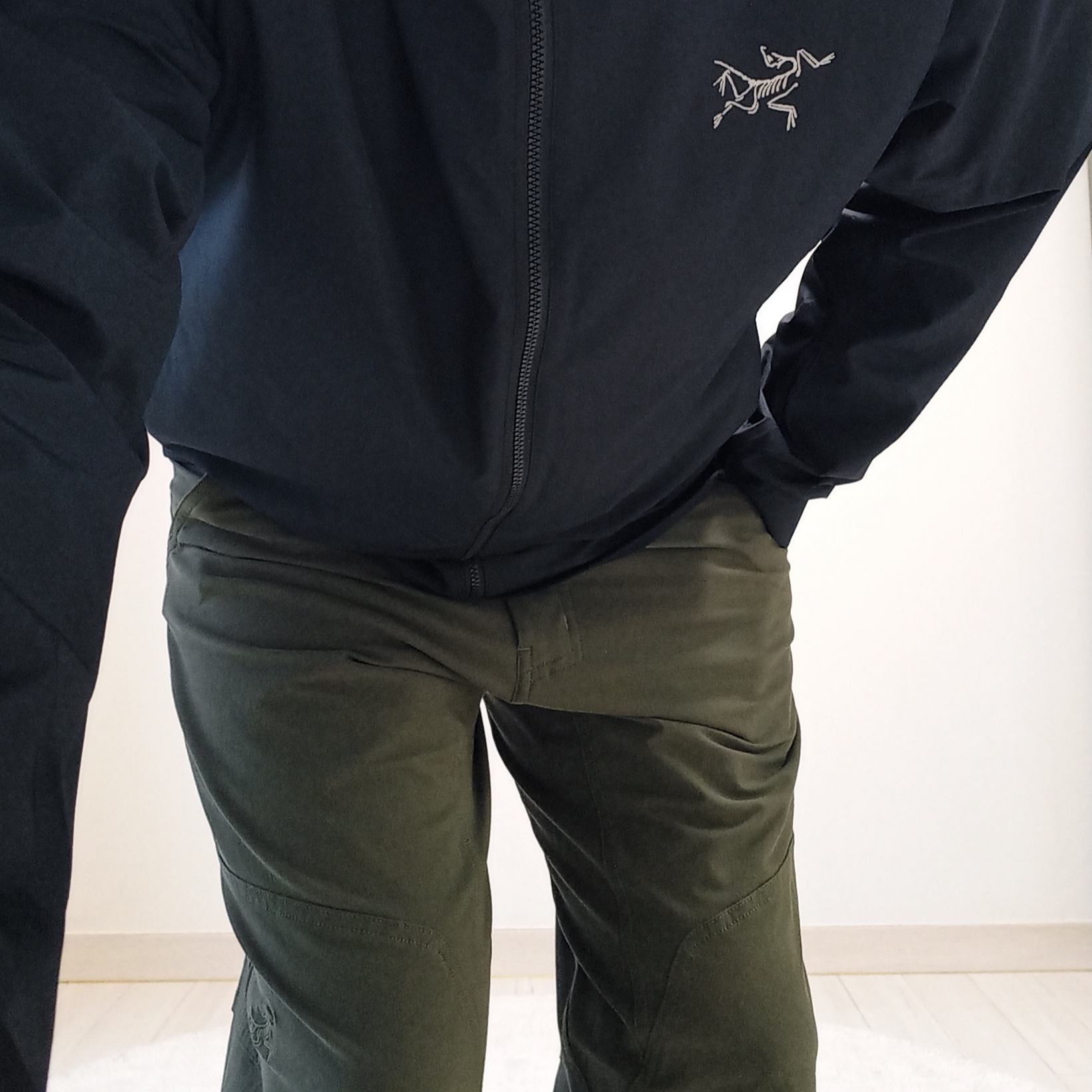 Arc'teryx Cronin Cotton Pants Tatsu, Arc'teryx Solano Hoody Black 착용 스타일 - 2
