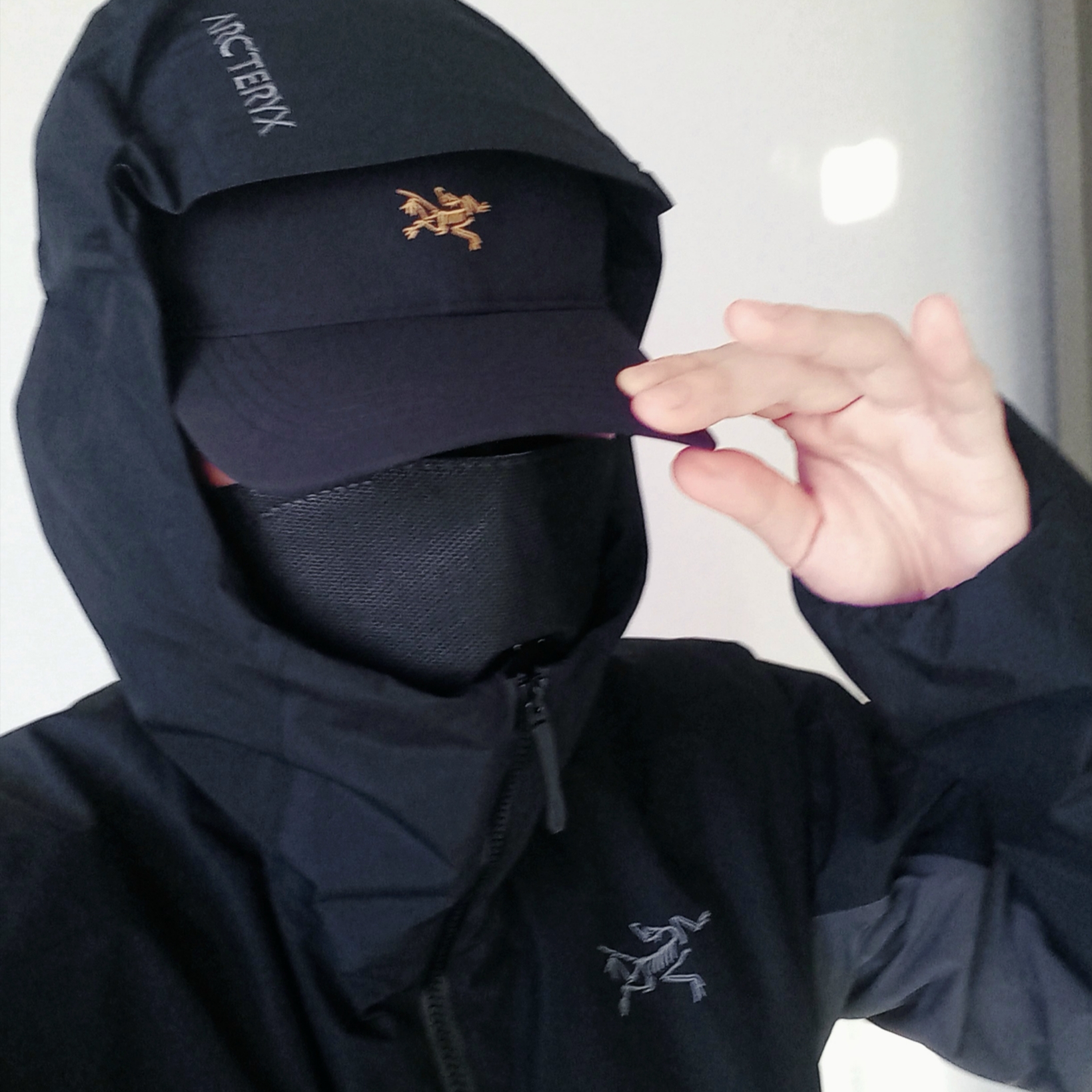 Arc'teryx Solano Insulated Hoody Black Graphite, Arc'teryx Solano Insulated Hoody Black Graphite 착용 스타일 - 2