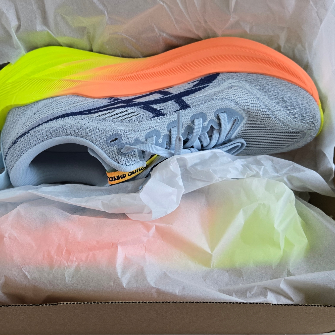 Asics Superblast 2 Paris Cool Grey Safety Yellow 착용 스타일 - 5