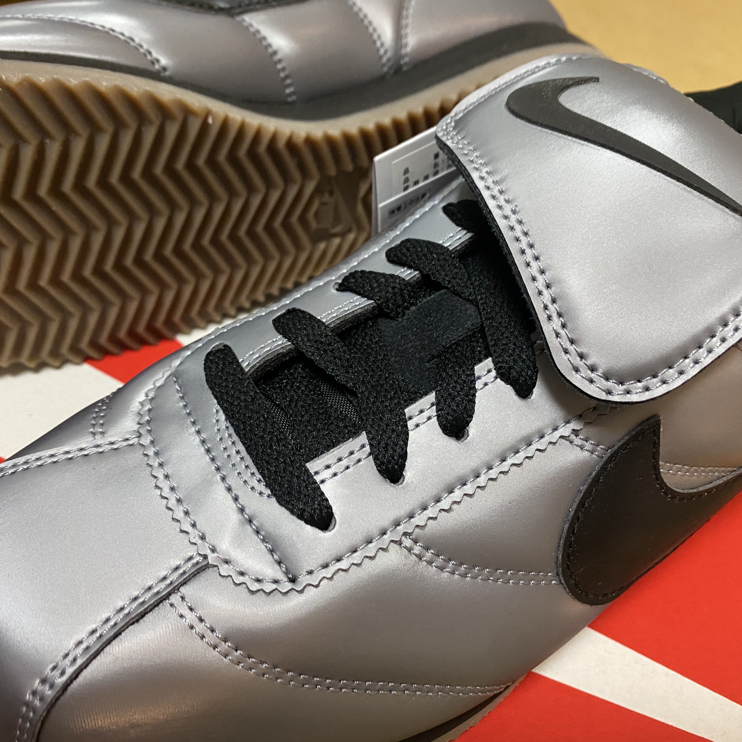 Nike Cortez Leather SE Metallic Cool Grey Black 착용 스타일 - 2