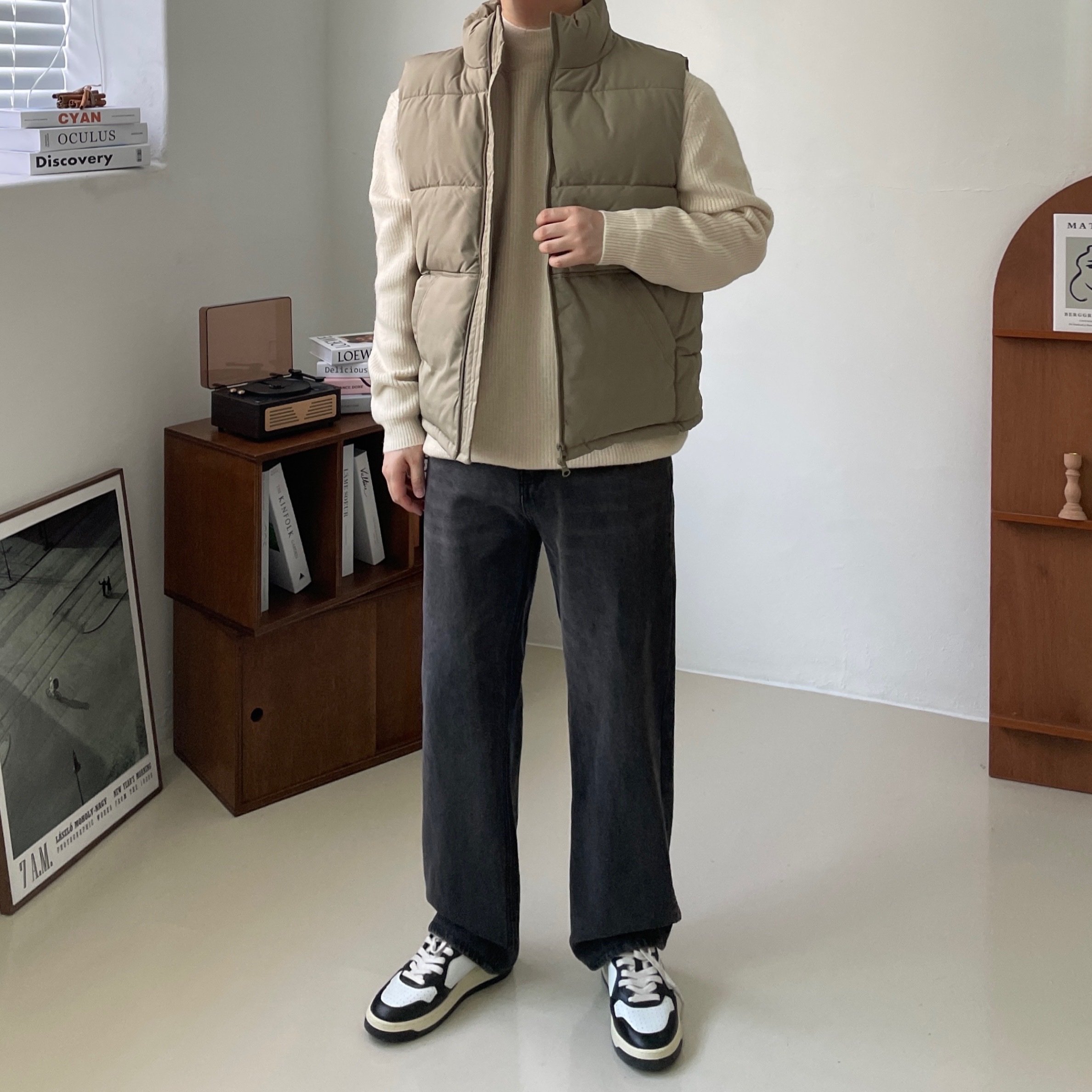 Autry Medalist Low Leather Sneakers Black White 착용 스타일 - 9
