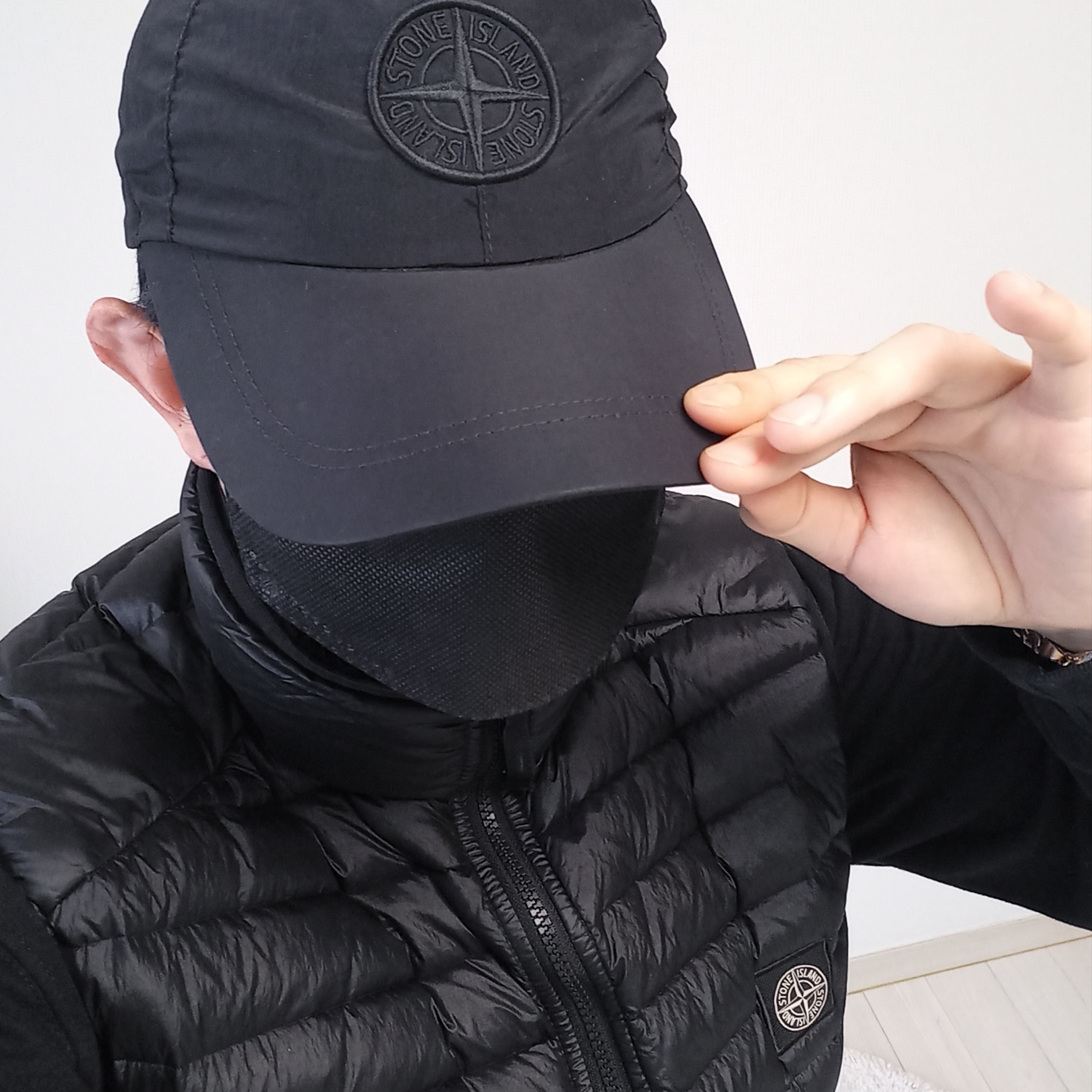 Stone Island G0224 Loom Woven Chambers Recycled Nylon Down-TC Vest Black - 23FW, Arc'teryx Rampart Pants Black 착용 스타일 - 1