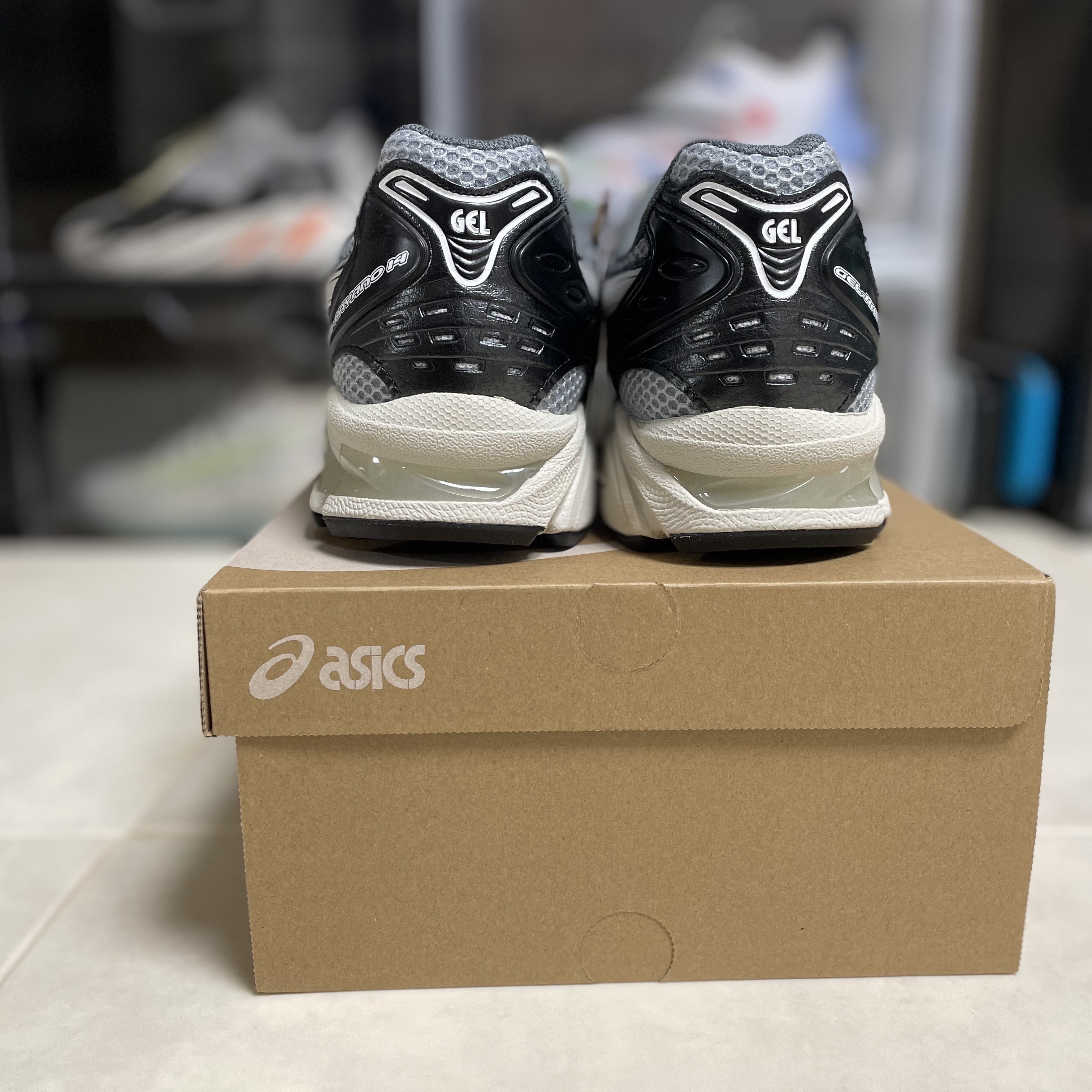 Asics Gel-Kayano 14 Black Glacier Grey 착용 스타일 - 3
