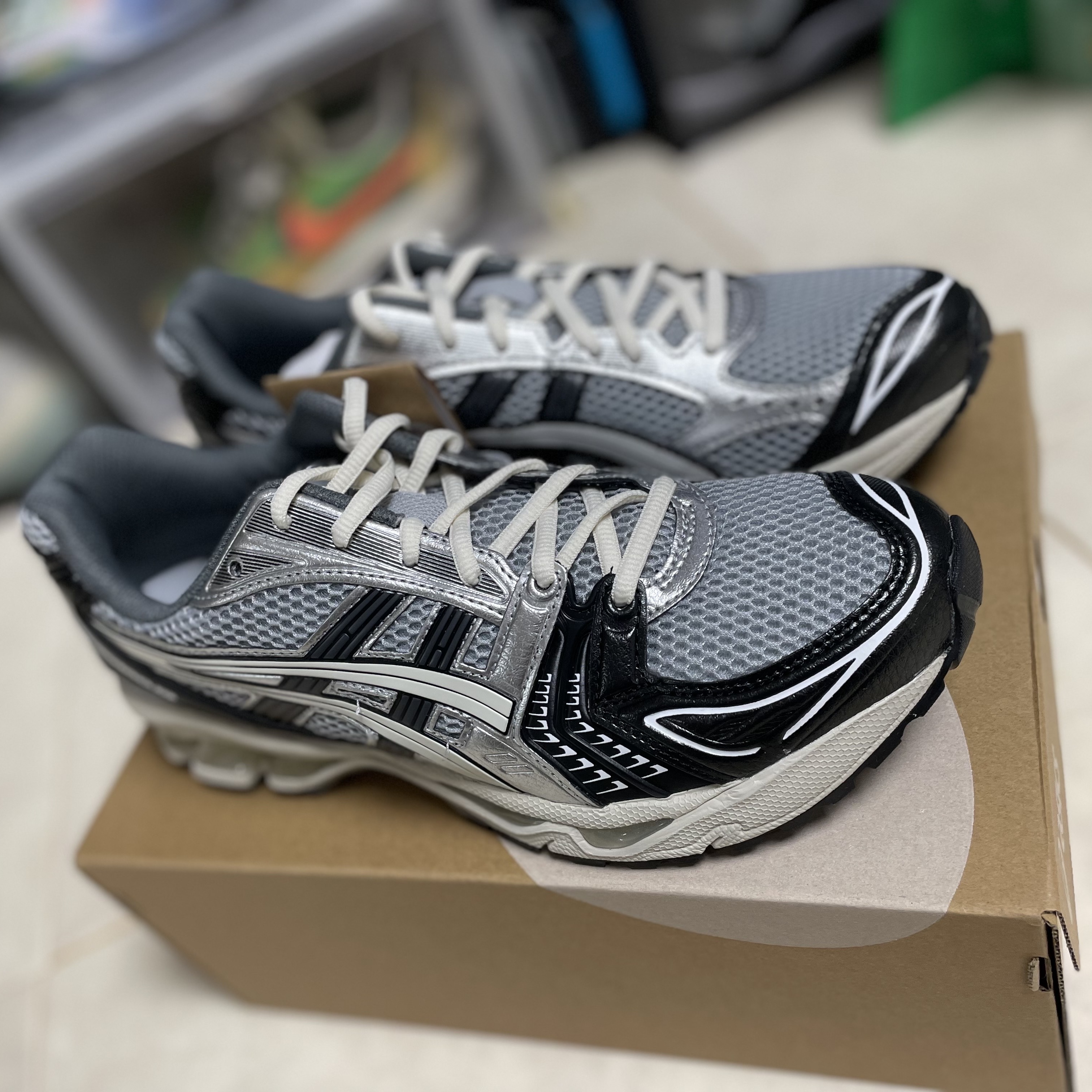 Asics Gel-Kayano 14 Black Glacier Grey 착용 스타일 - 5