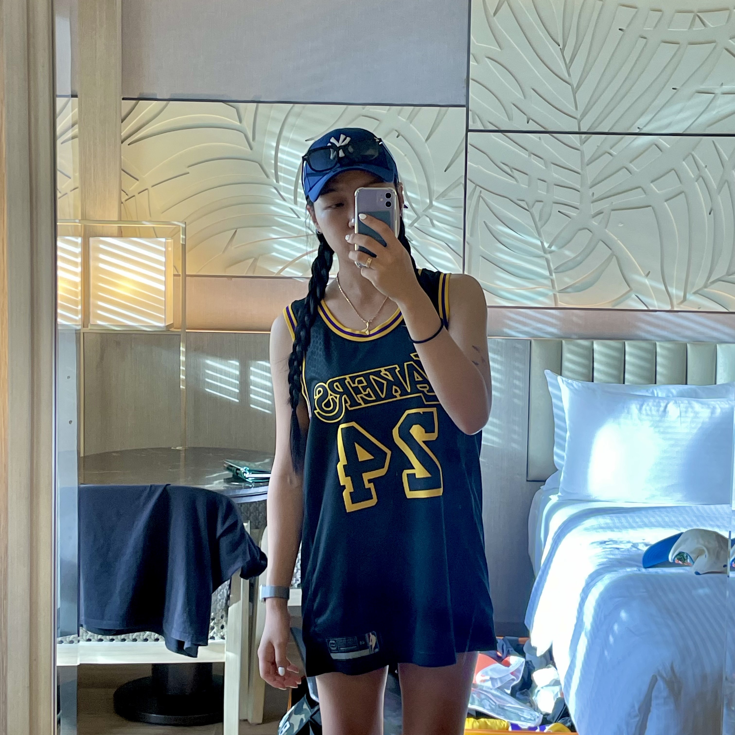 Nike LeBron James LA Lakers Mamba Edition Jersey Black, Nike LeBron James LA Lakers Icon Edition 2020/21 NBA Swingman Jersey Amarillo 착용 스타일 - 1