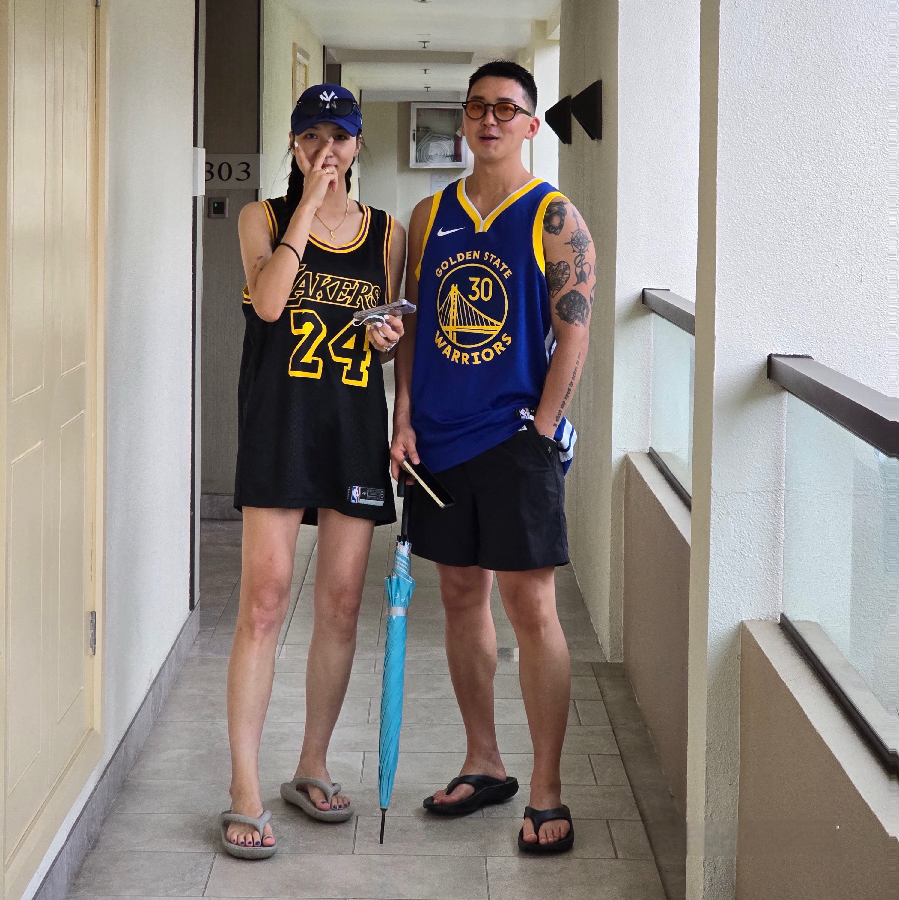 Nike LeBron James LA Lakers Mamba Edition Jersey Black, Nike LeBron James LA Lakers Icon Edition 2020/21 NBA Swingman Jersey Amarillo 착용 스타일 - 3
