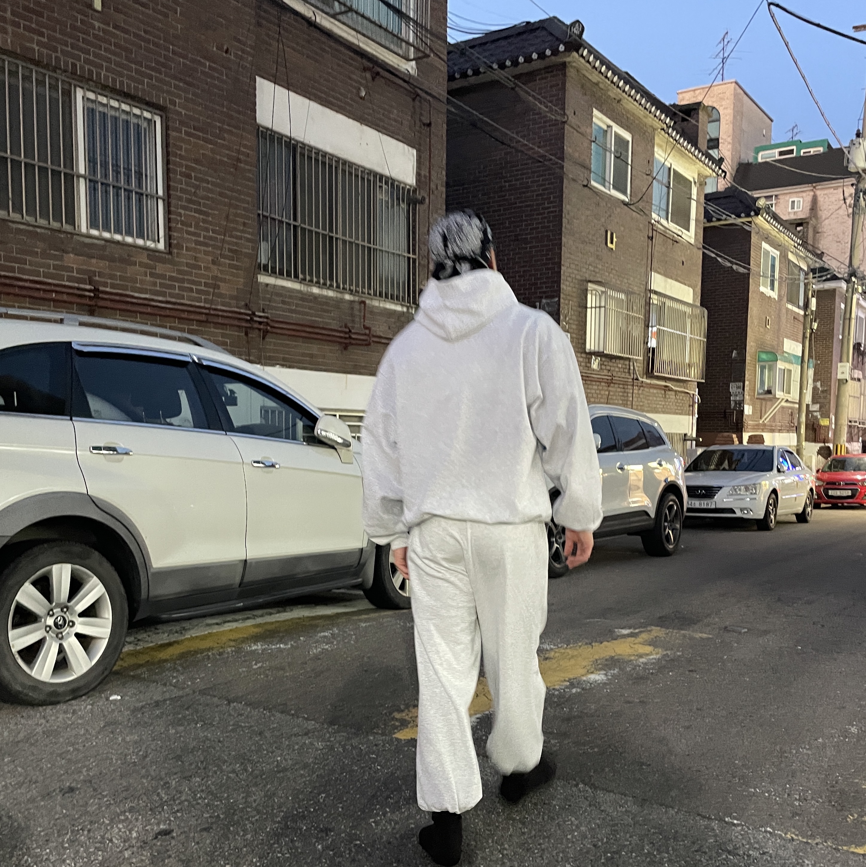 Yeezy x Gosha Rubchinskiy YZY Black Dogs Hoodie Heather Grey, Yeezy x Gosha Rubchinskiy YZY Black Dogs Jogger Heather Grey 착용 스타일 - 4