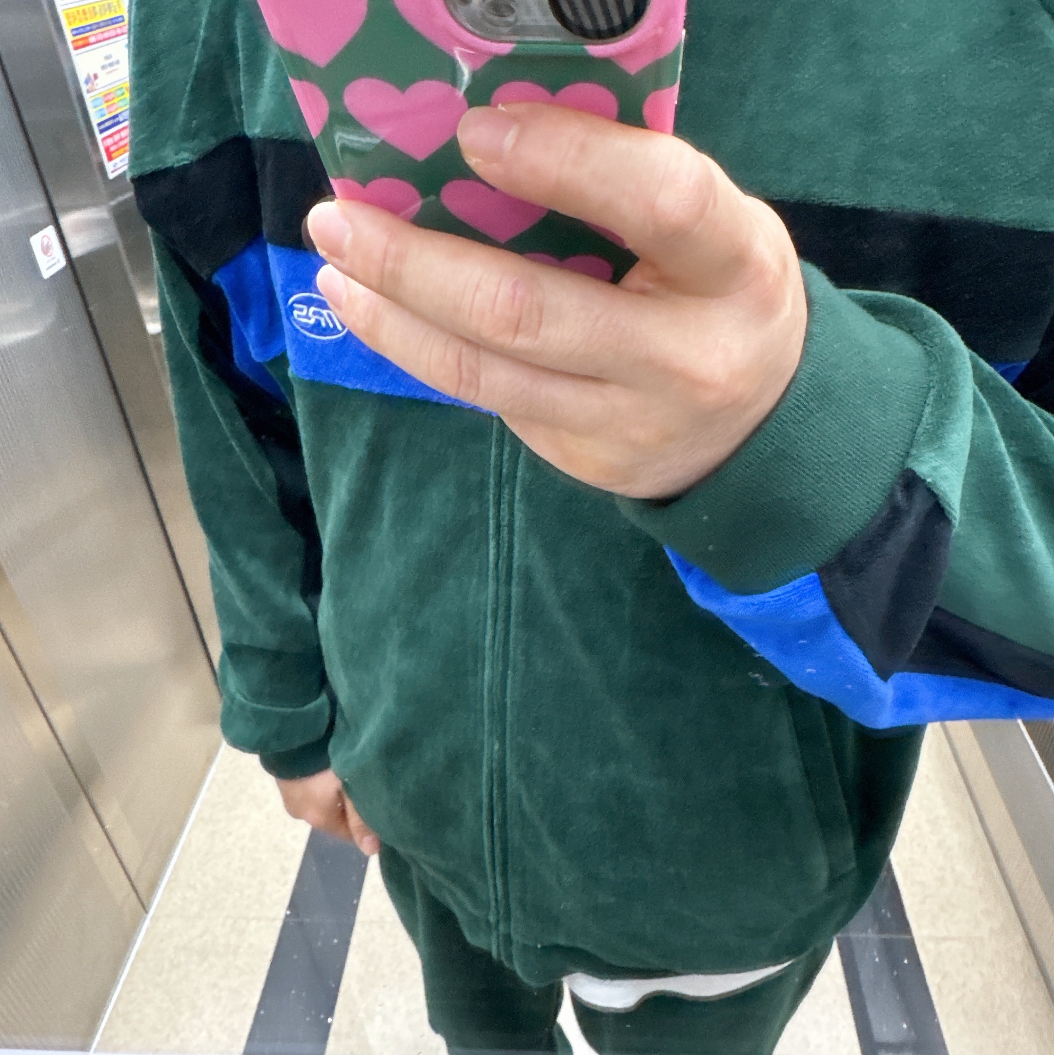 Supreme x Martine Rose Velour Track Jacket Green - 24FW, Supreme x Martine Rose Velour Track Pants Green - 24FW 착용 스타일