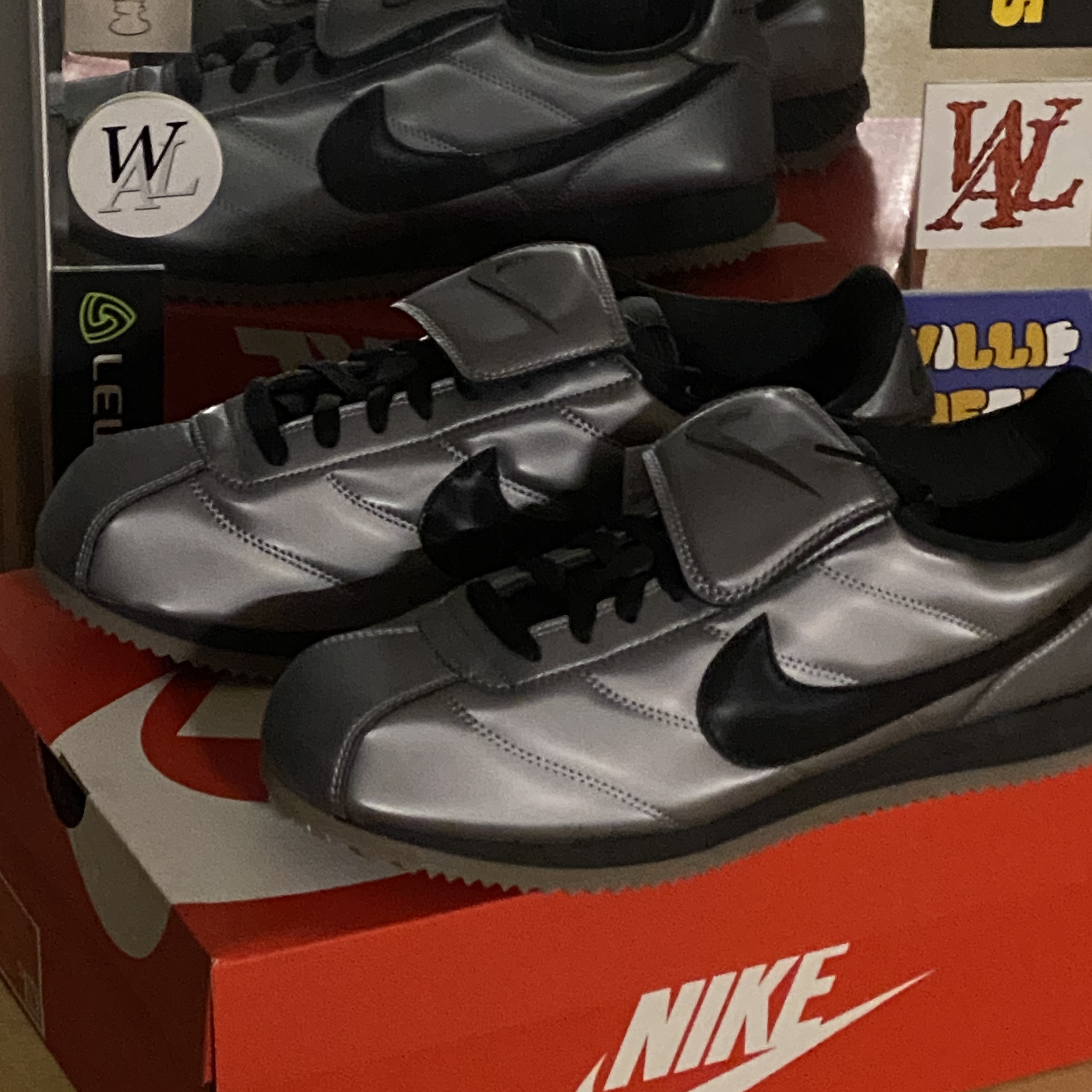 Nike Cortez Leather SE Metallic Cool Grey Black 착용 스타일 - 3