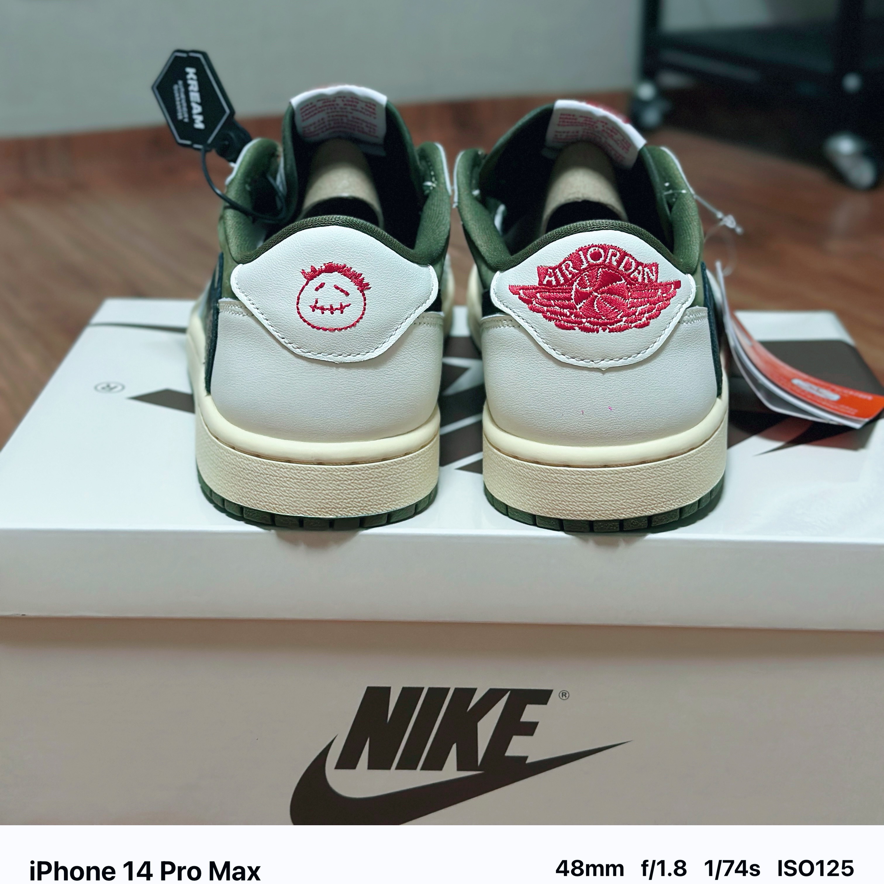 Jordan 1 x Travis Scott Retro Low OG SP Reverse Olive 착용 스타일 - 4