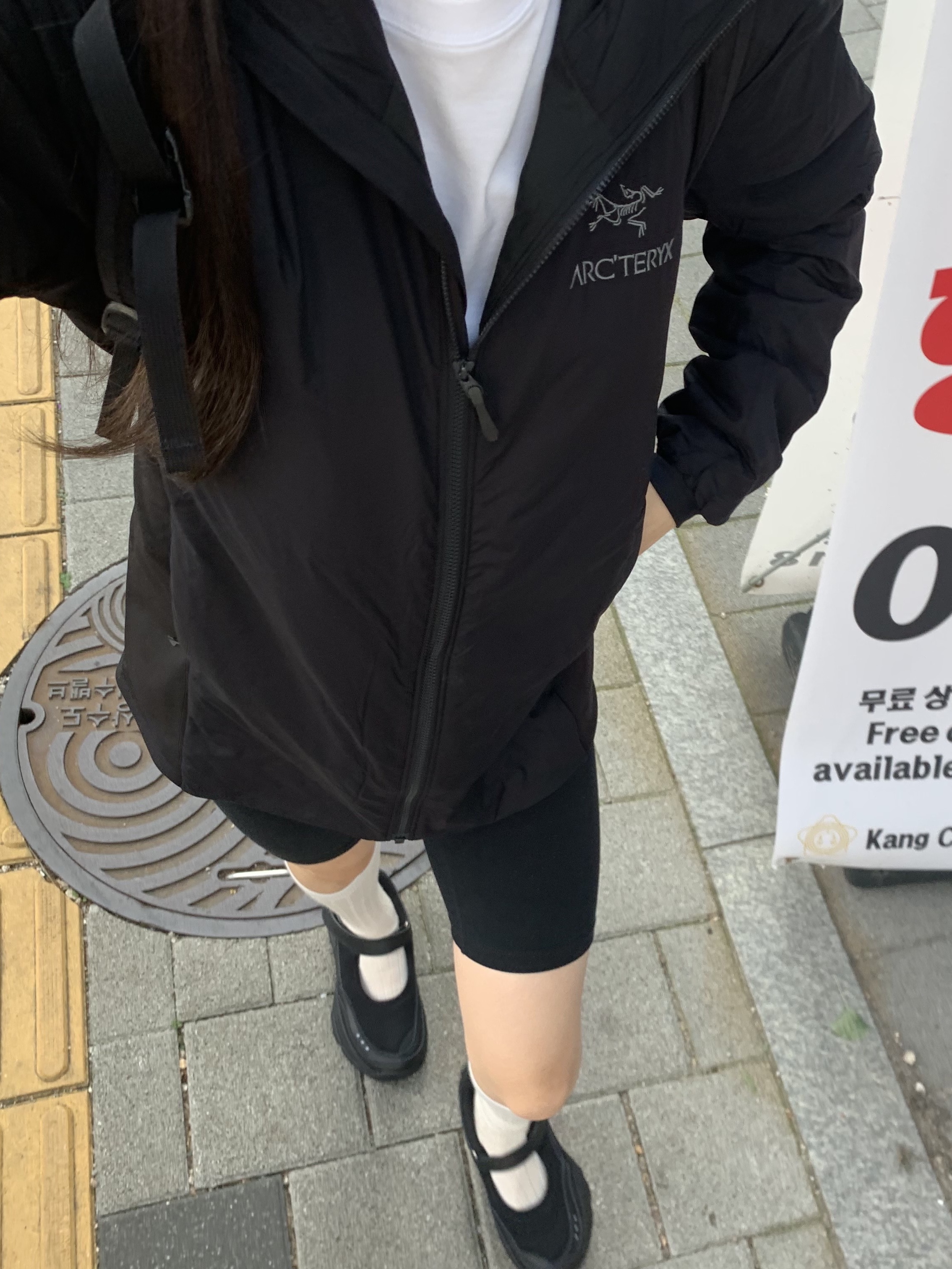 Arc'teryx Atom Hoody Black 착용 스타일 - 2
