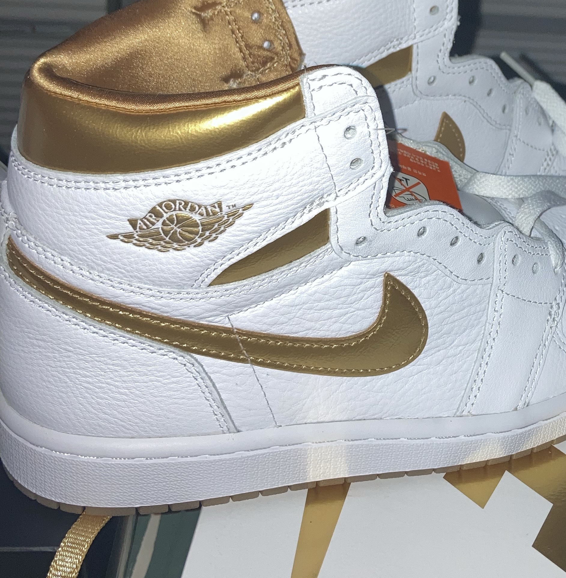 (W) Jordan 1 Retro High OG White Gold 착용 스타일