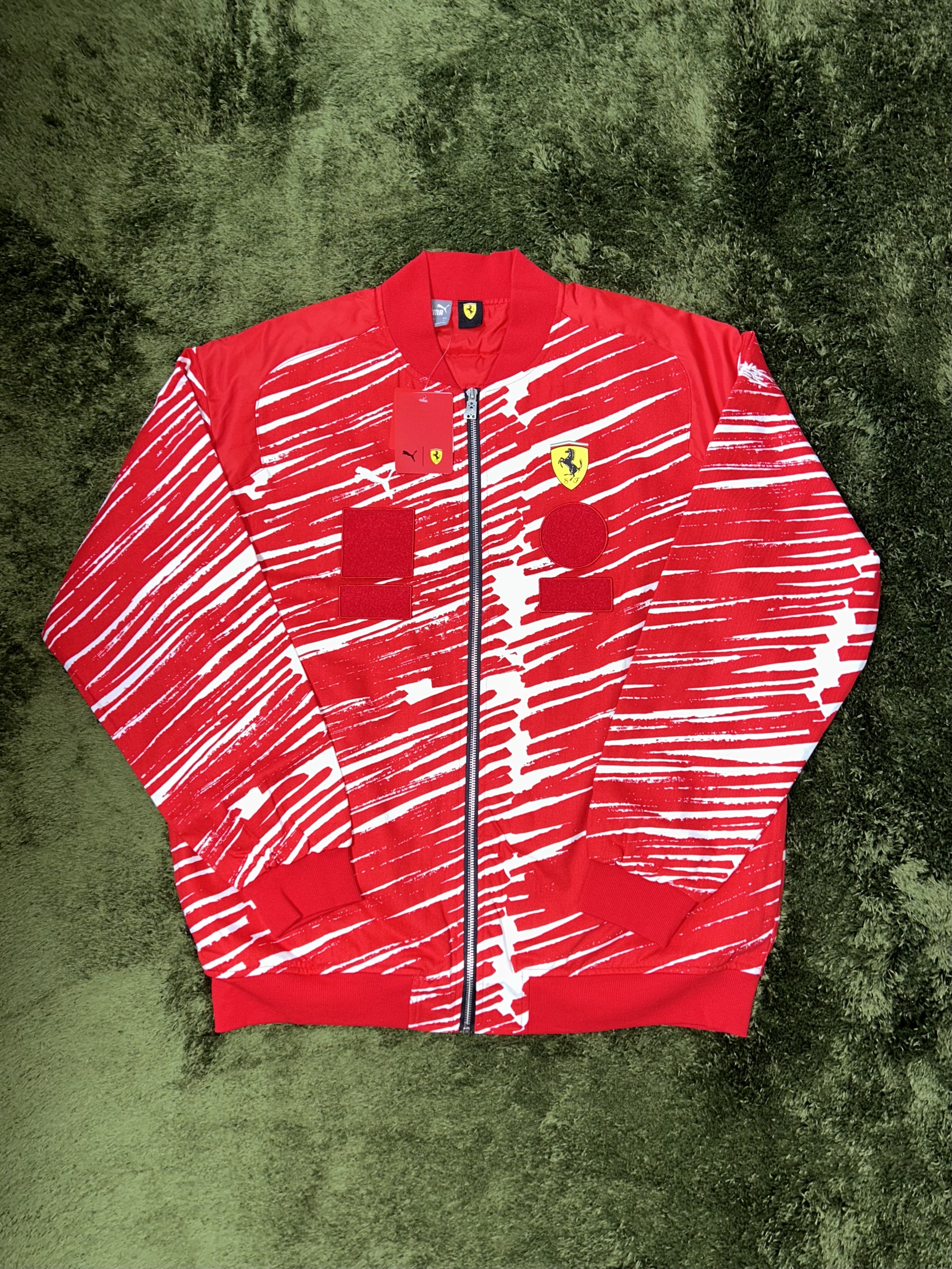 Puma x Ferrari x Joshua Vides Race Jacket Red White 착용 스타일 - 2