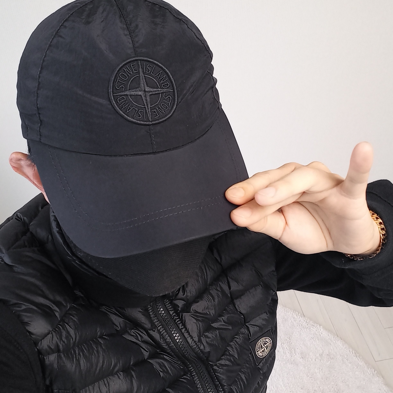 Stone Island G0224 Loom Woven Chambers Recycled Nylon Down-TC Vest Black - 23FW, Arc'teryx Rampart Pants Black 착용 스타일 - 2