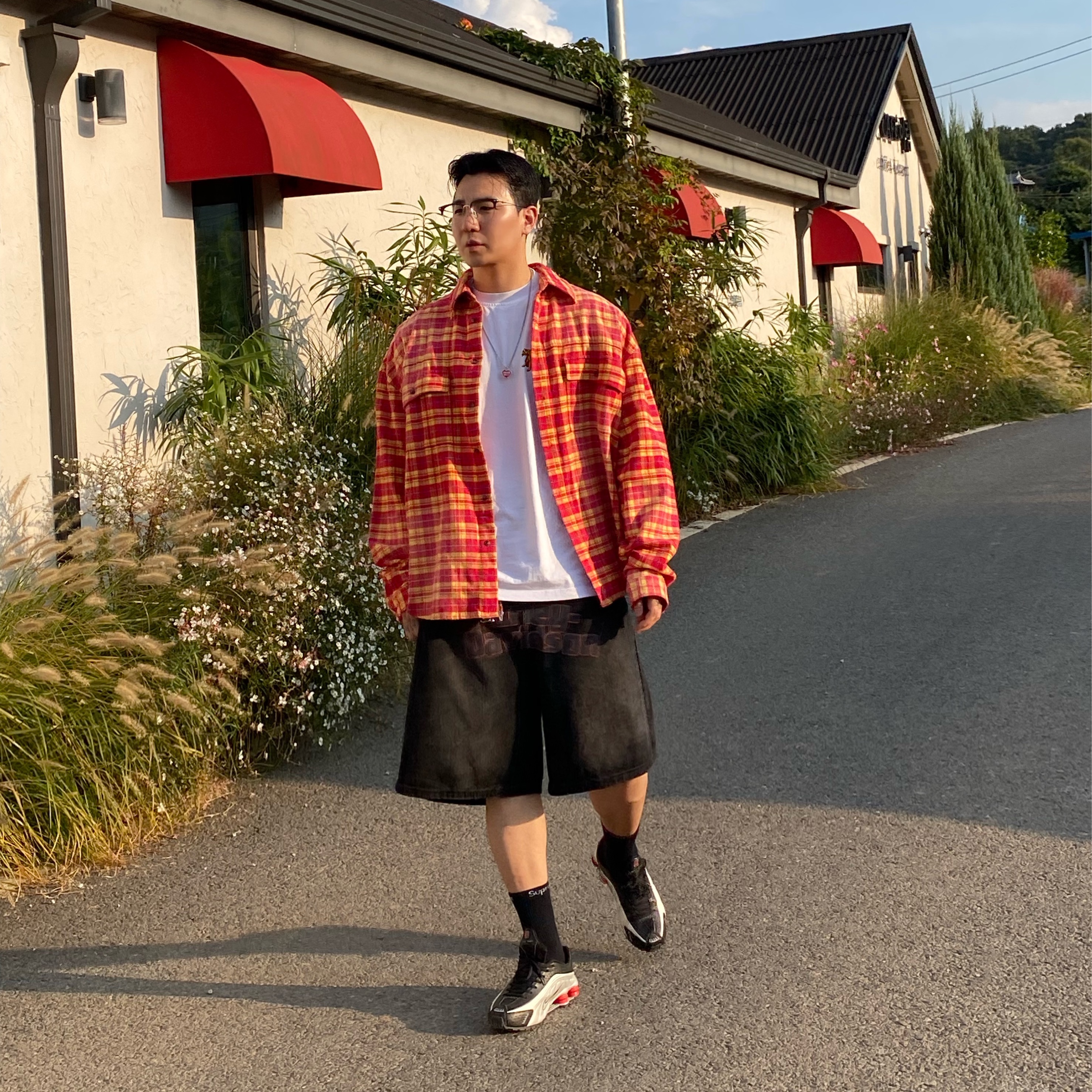 Farfromwhat Far Washed Flannel Shirts Red, (W) Nike Shox R4 Metallic Silver and Black 착용 스타일 - 1