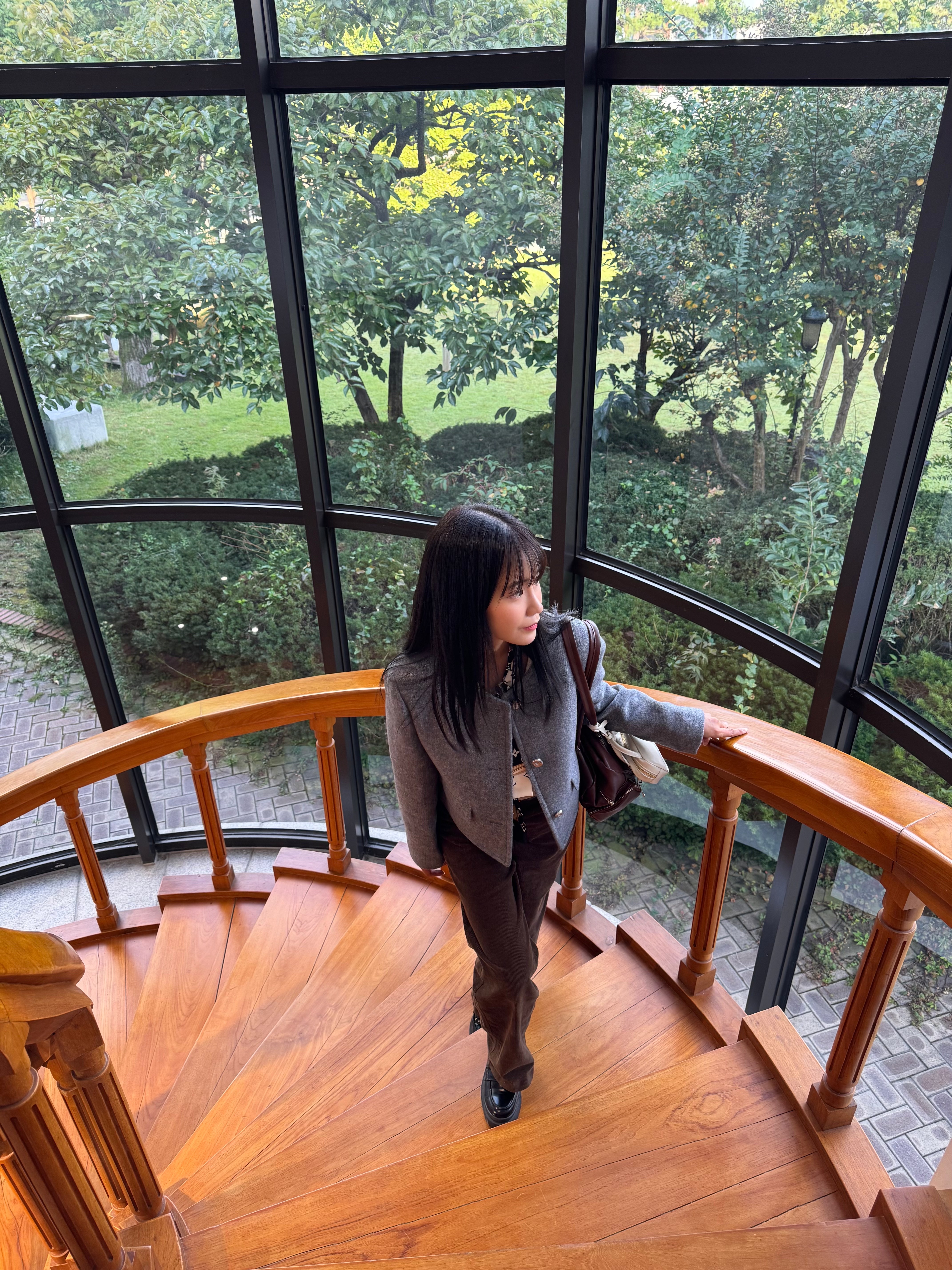 (W) Gucci x Adidas Loafers Black, Chanel Clutch with Chain Lambskin & Gold Black 착용 스타일 - 5