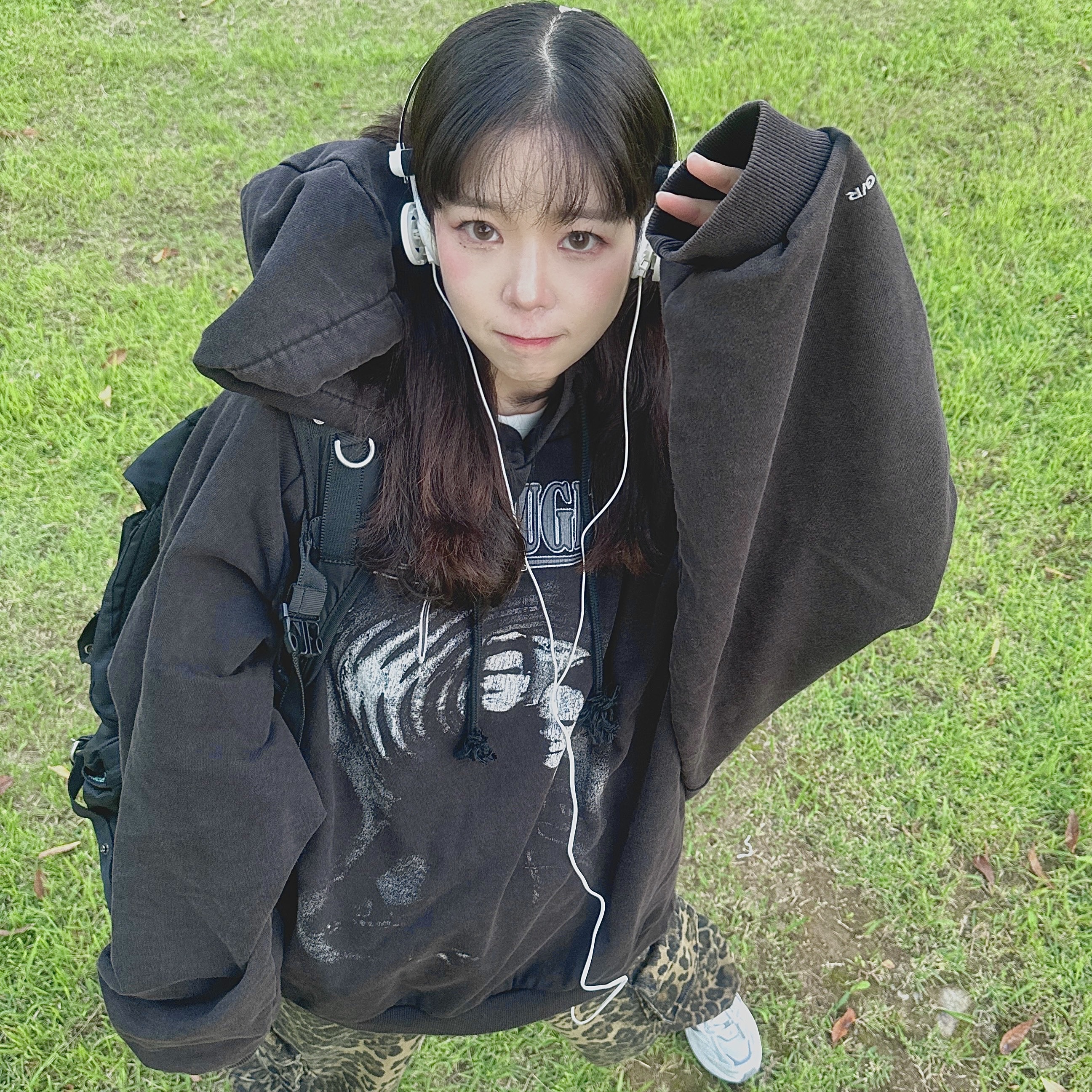 Project G/R Mind Slaughter Vintage Washeed Hoodie Black, Supreme x Koss Portapro Headphones White - 23FW 착용 스타일 - 2