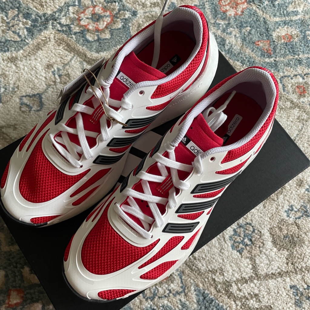 Adidas Adizero Aruku Cloud White Pure Ruby 착용 스타일 - 2