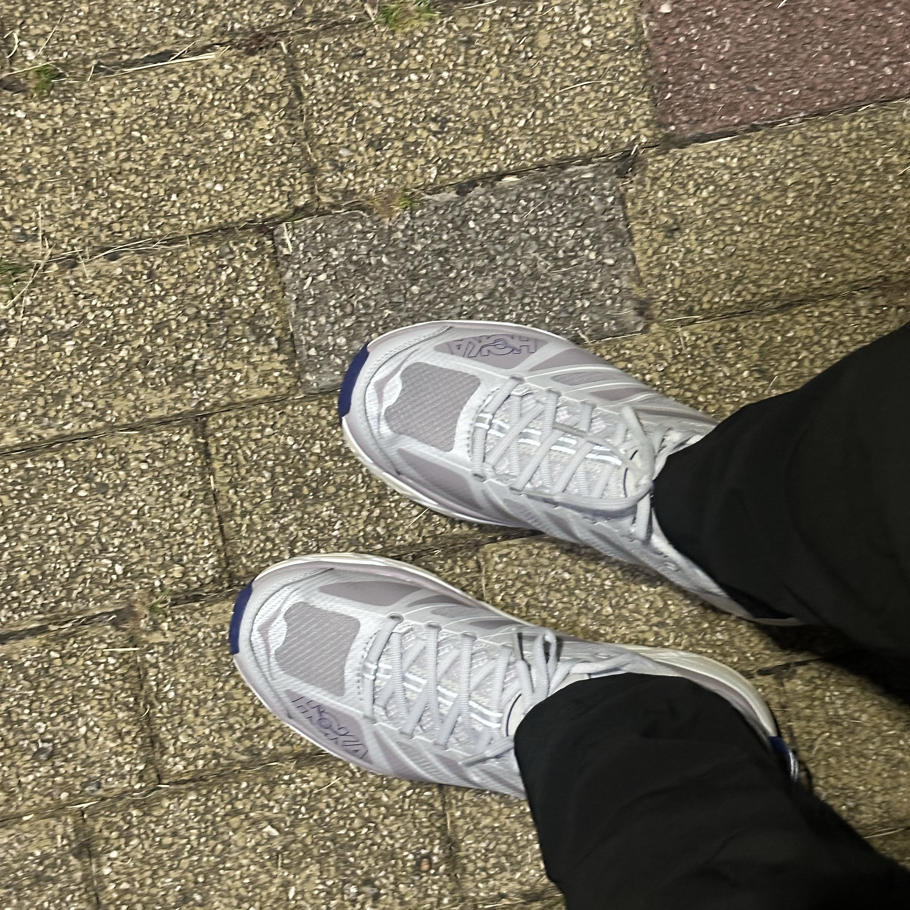 Hoka Mafate Speed 2 Oat Milk Vaporous 착용 스타일 - 2