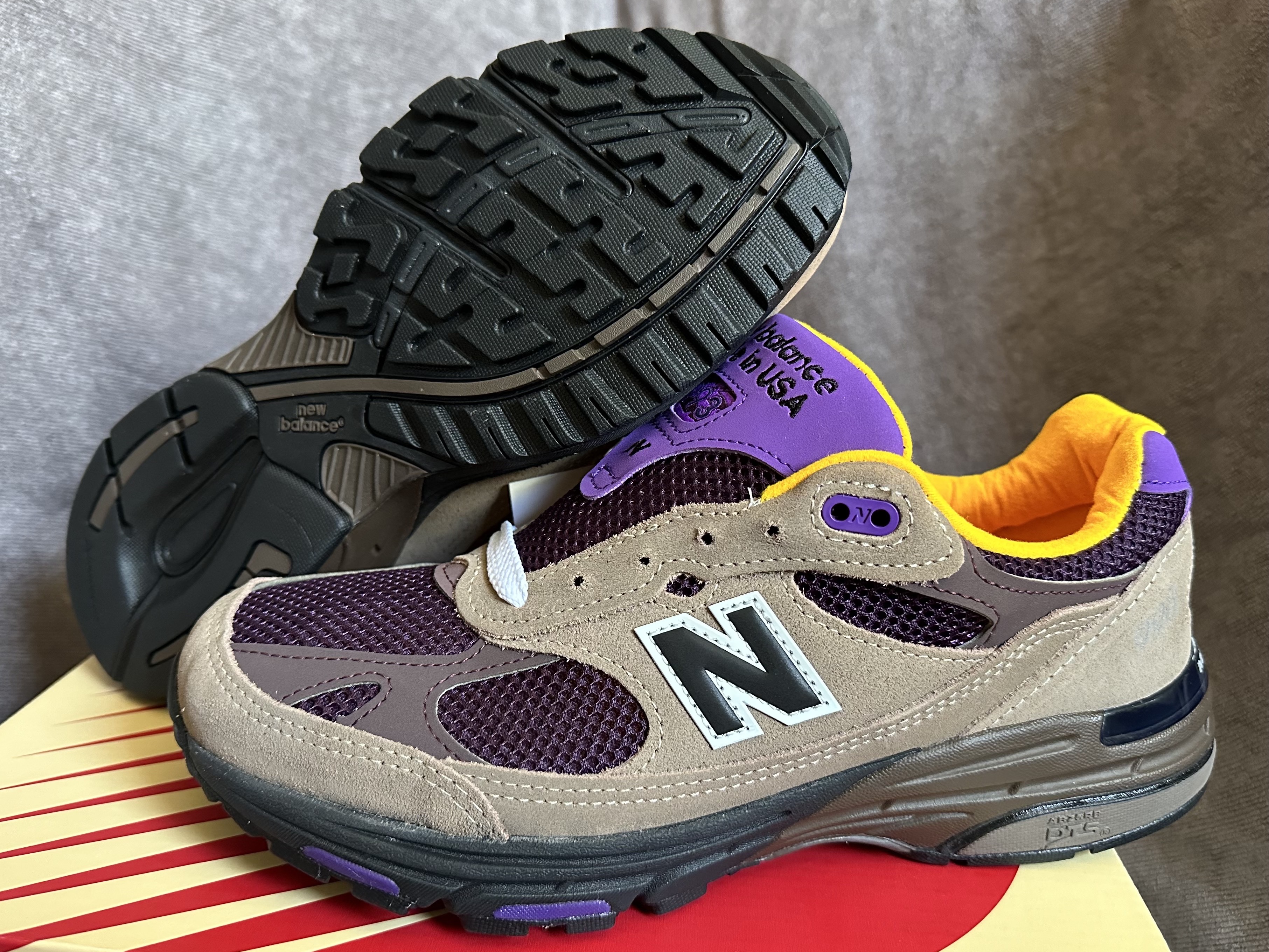 New Balance 993 Made in USA Mushroon Midnight Violet 착용 스타일 - 2