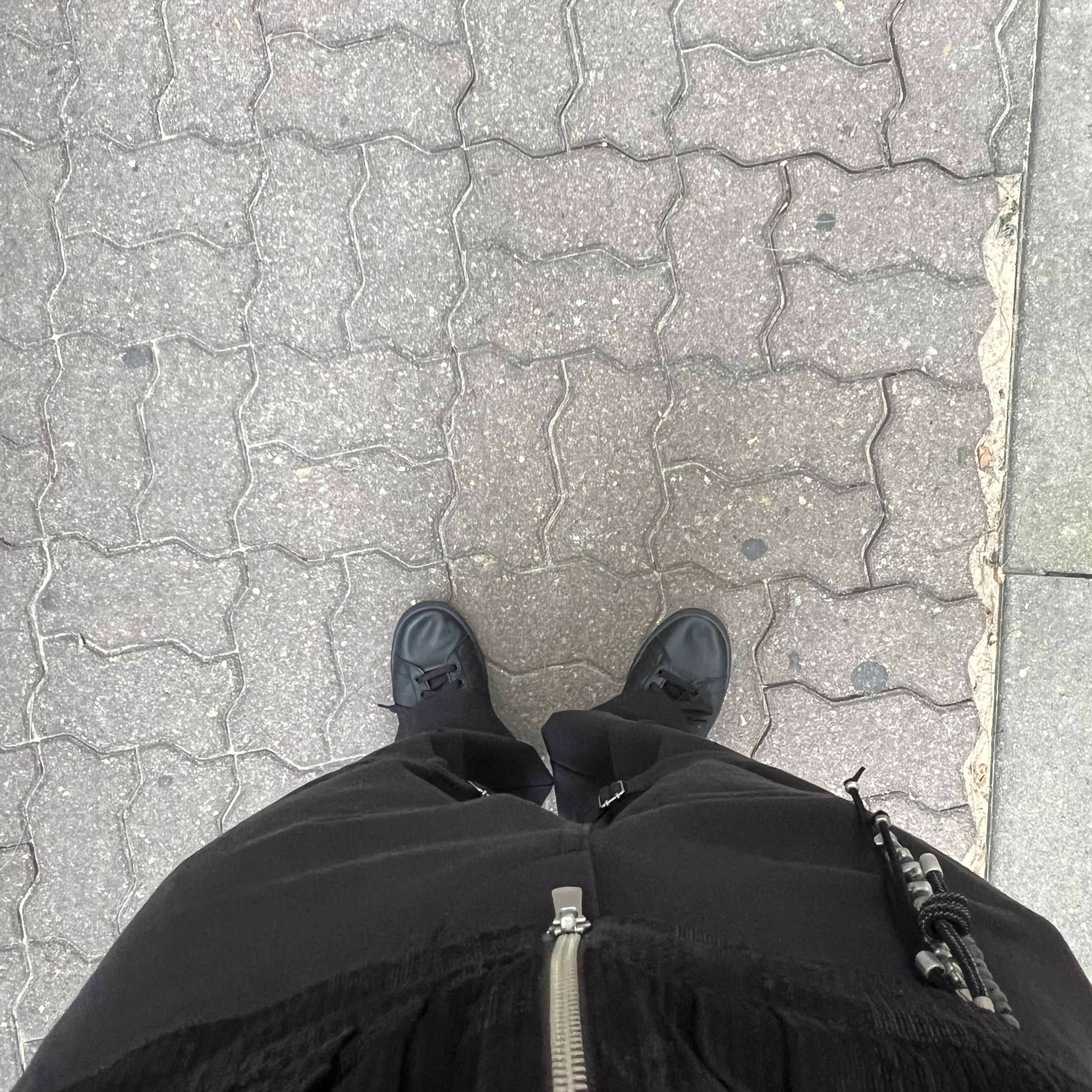 Adidas Stan Smith Decon Core Black 착용 스타일 - 2