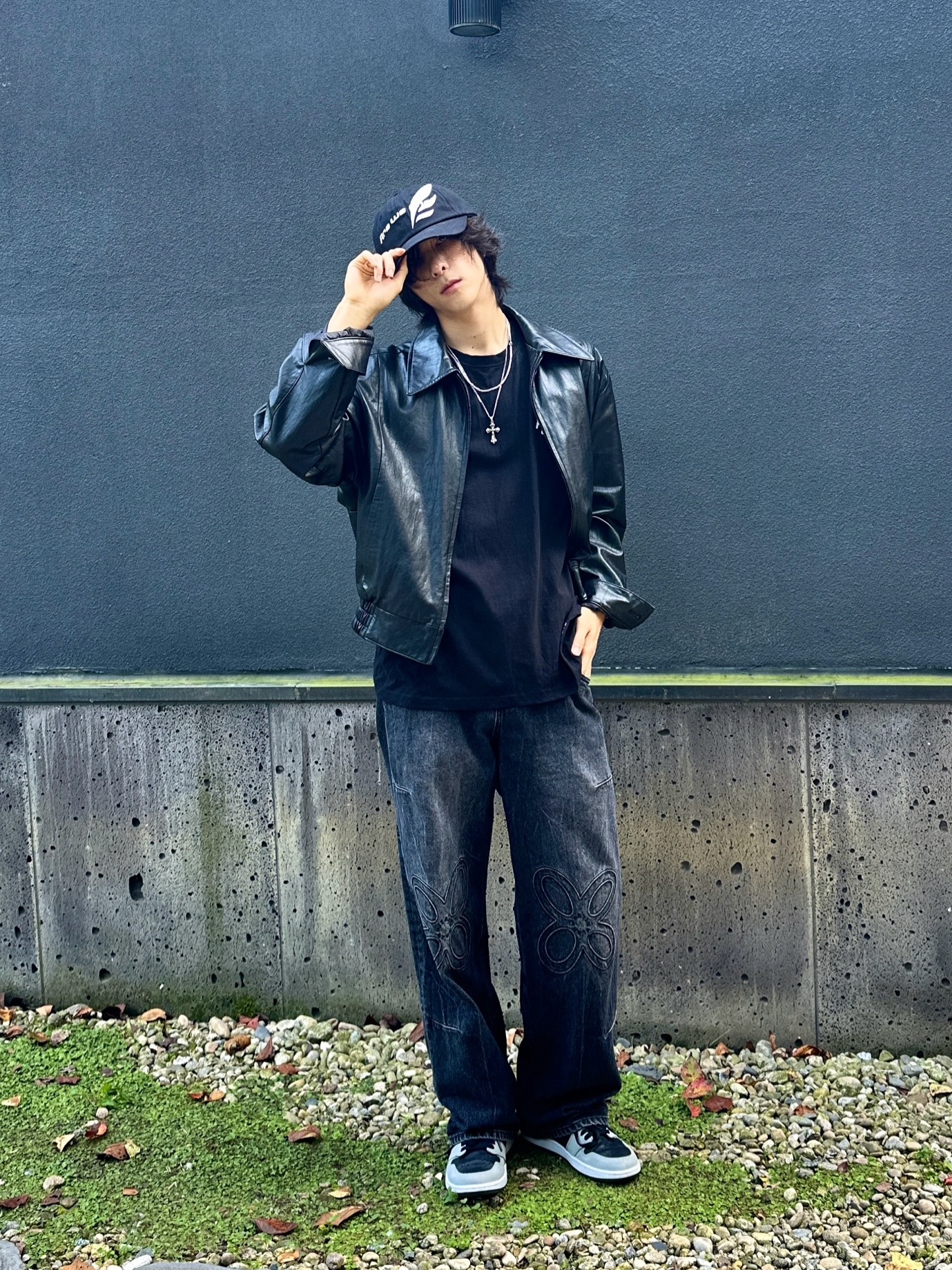 DVAN Wing Emb Ball Cap Black 착용 스타일 - 4