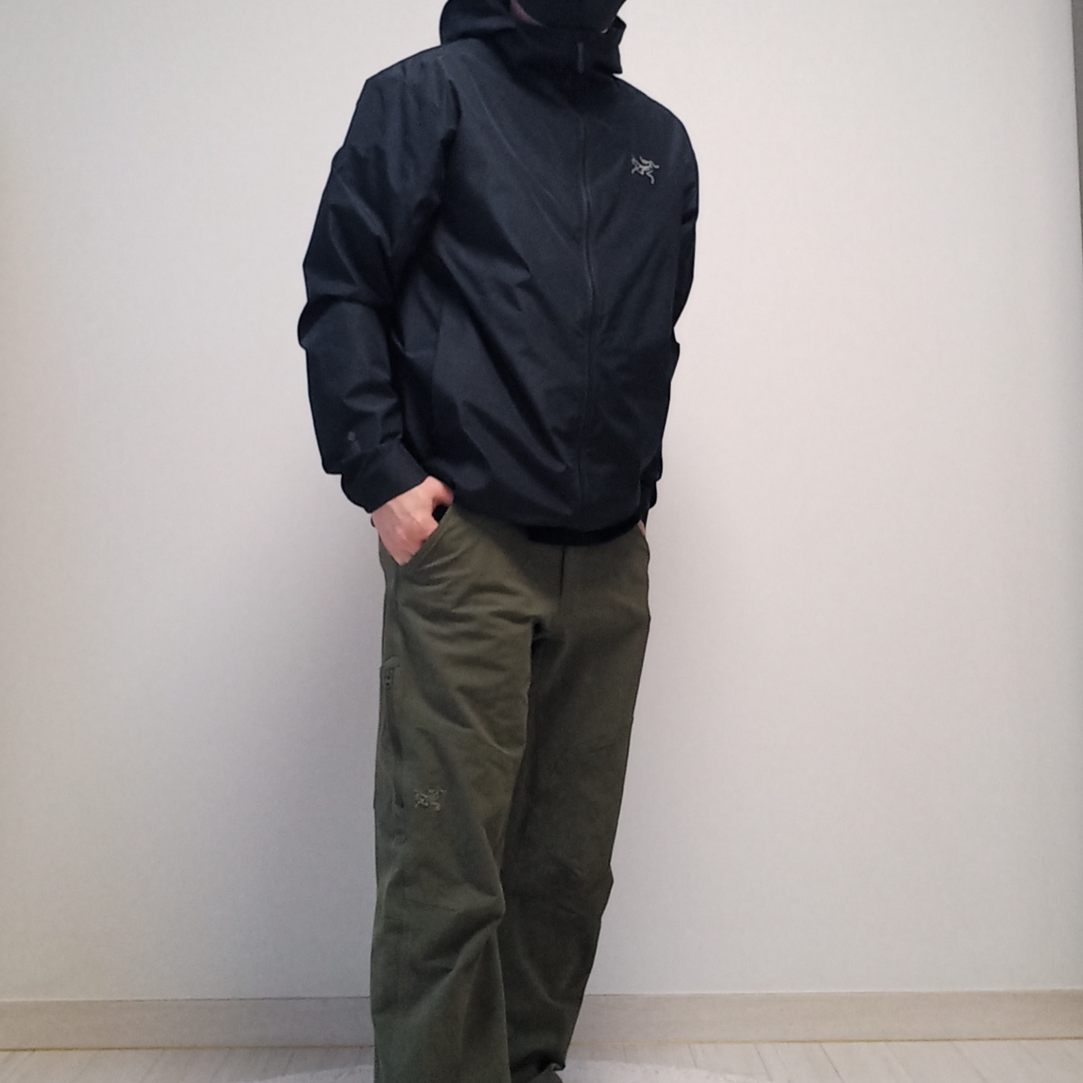 Arc'teryx Cronin Cotton Pants Tatsu, Arc'teryx Solano Hoody Black 착용 스타일 - 4