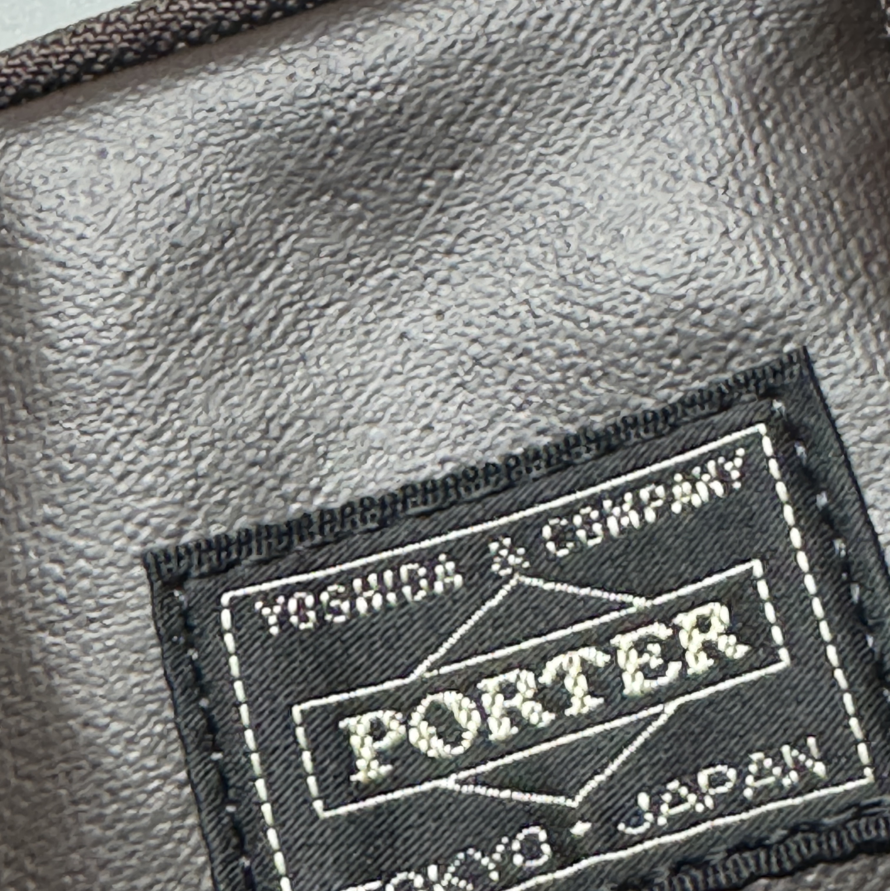 Porter Freestyle Multi Coin Case Brown 착용 스타일