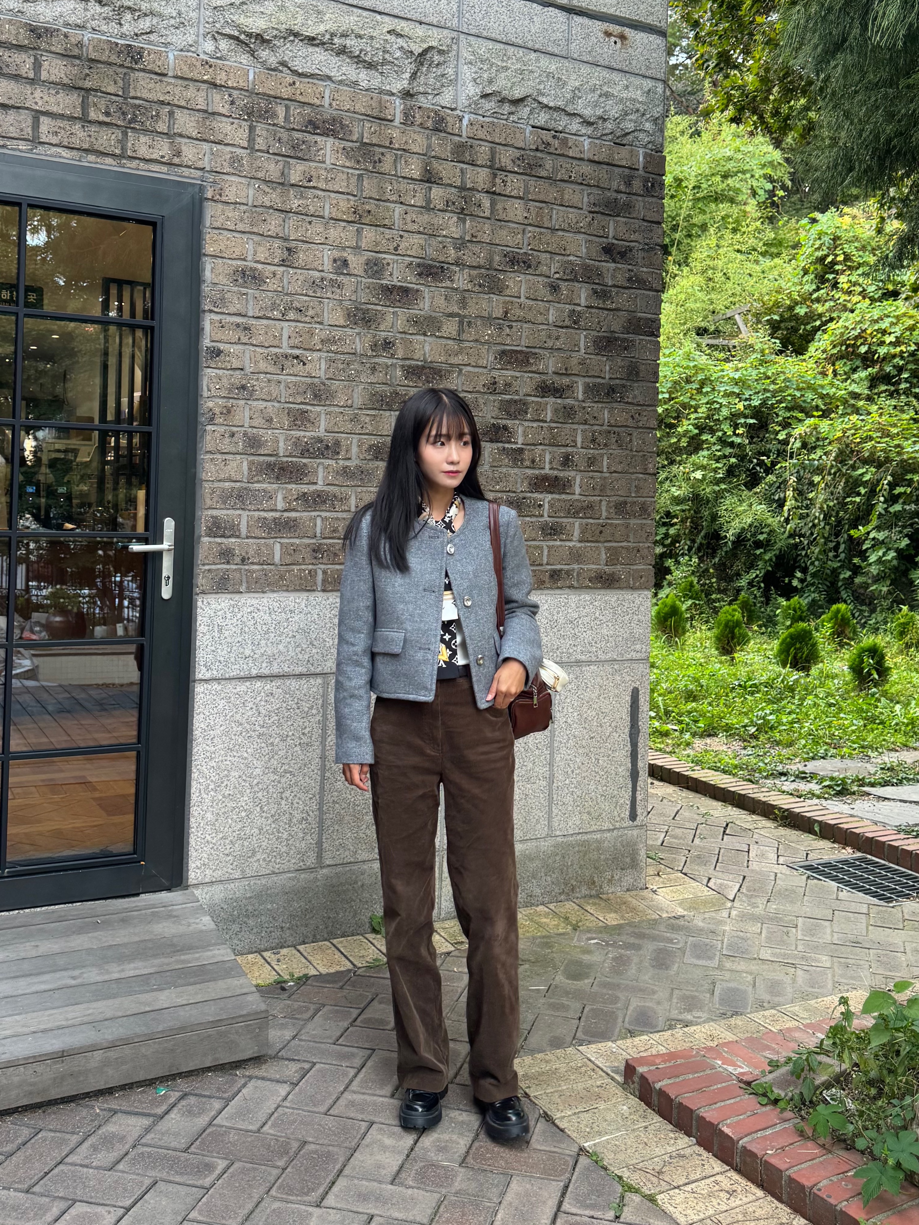(W) Gucci x Adidas Loafers Black, Chanel Clutch with Chain Lambskin & Gold Black 착용 스타일 - 6