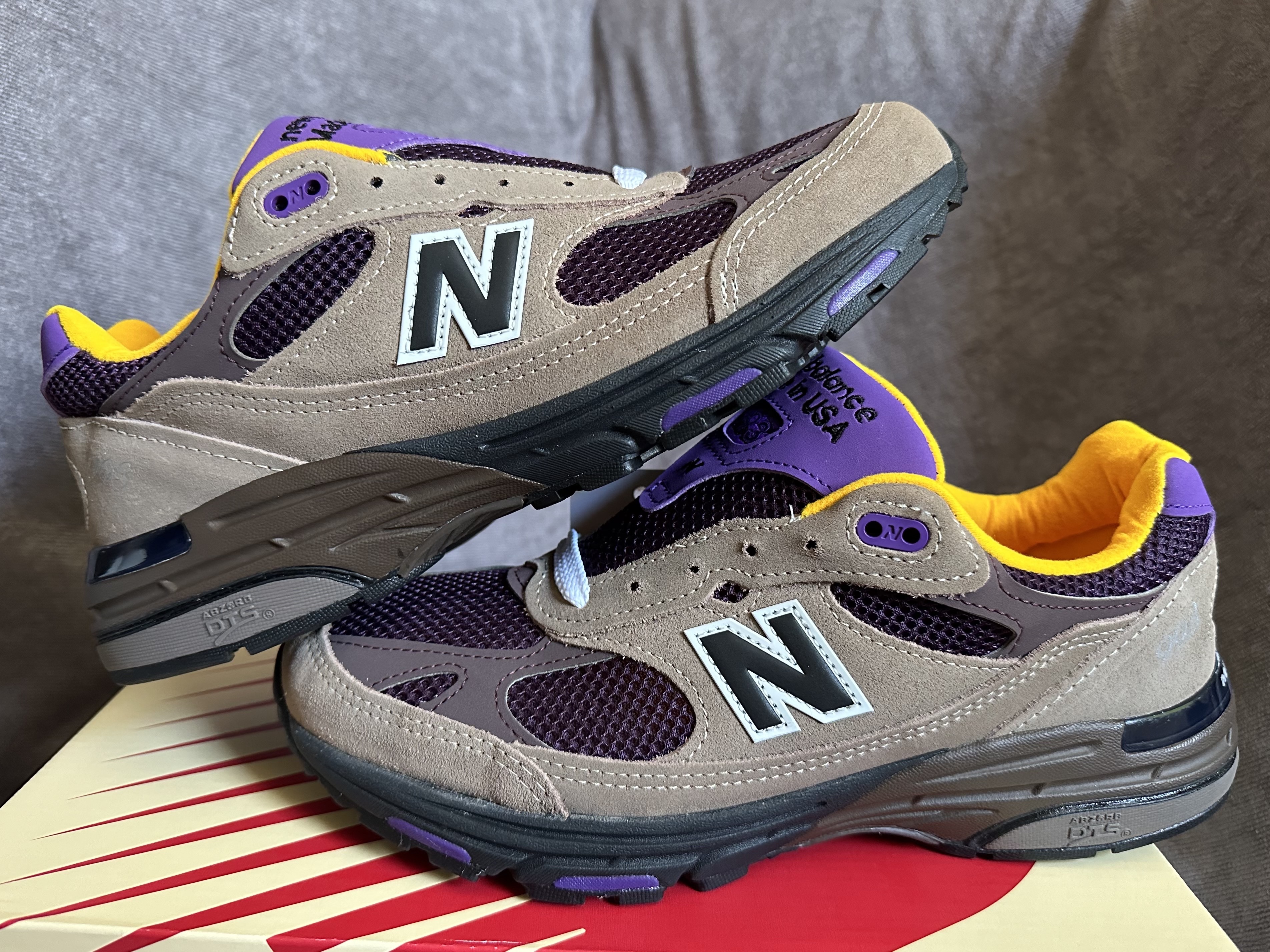 New Balance 993 Made in USA Mushroon Midnight Violet 착용 스타일 - 1