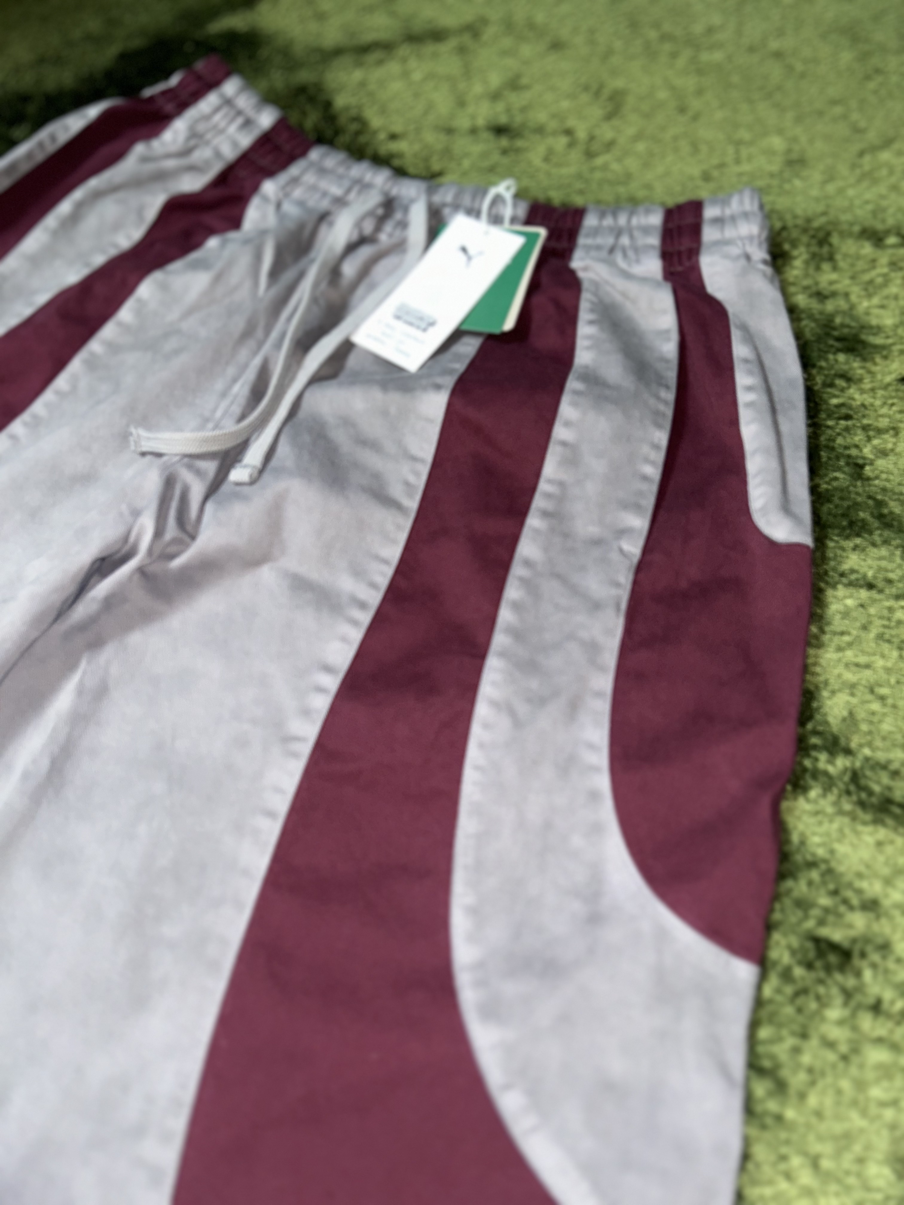 Puma x KidSuper Track Pants Aubergine 착용 스타일 - 3