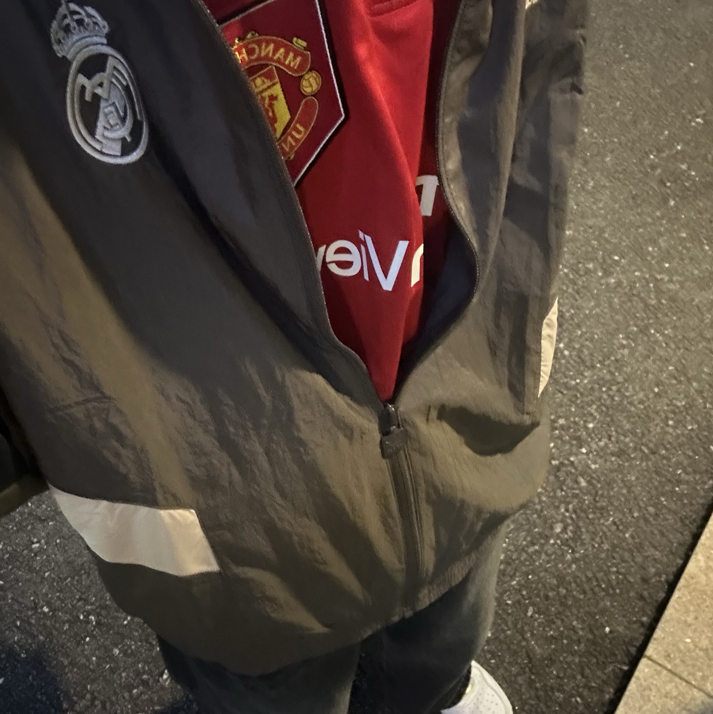 Adidas Real Madrid Originals Track Top Charcoal Grey - KR Sizing, Adidas Real Madrid 2024/25 Home Jersey White - KR Sizing (Non Marking Ver.) 착용 스타일 - 3
