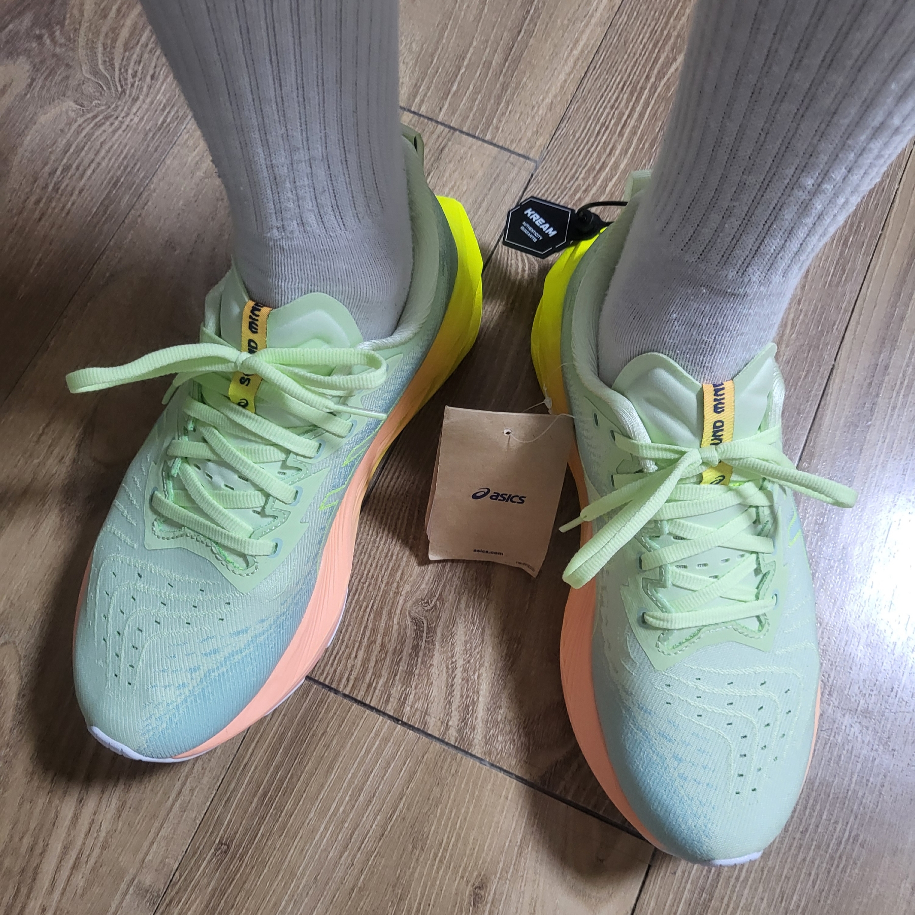 Asics Novablast 4 Cool Matcha Safety Yellow 착용 스타일
