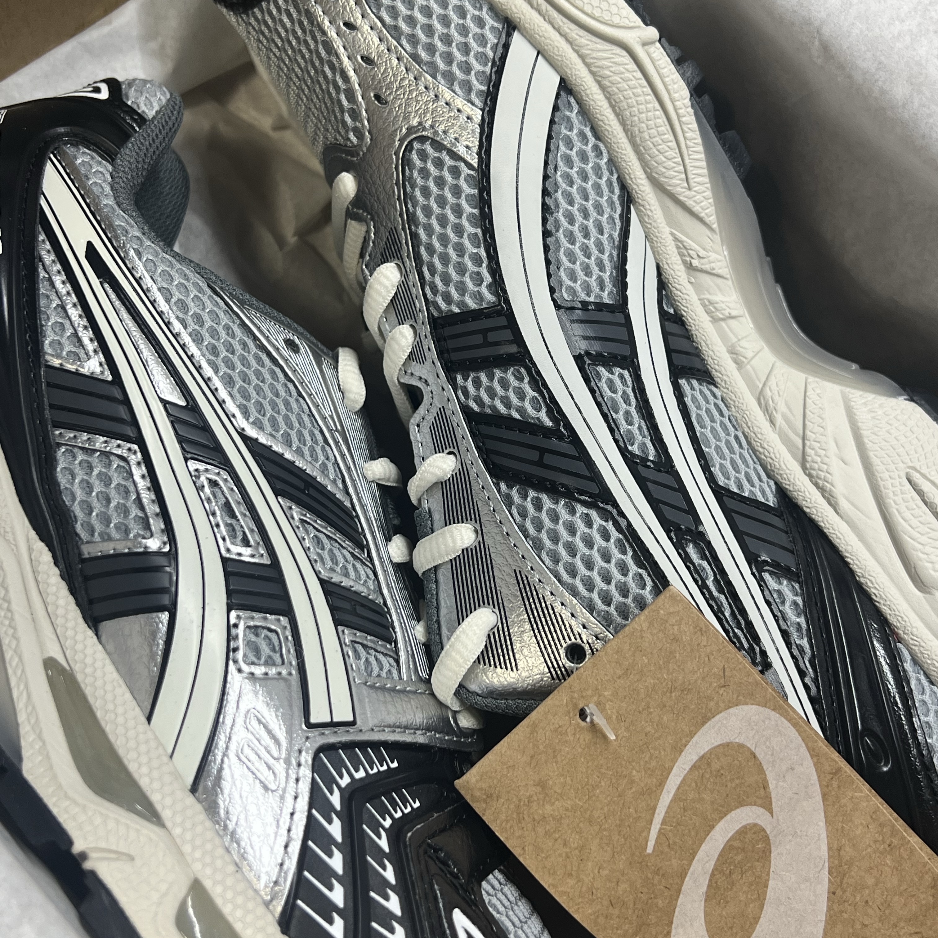 Asics Gel-Kayano 14 Black Glacier Grey 착용 스타일