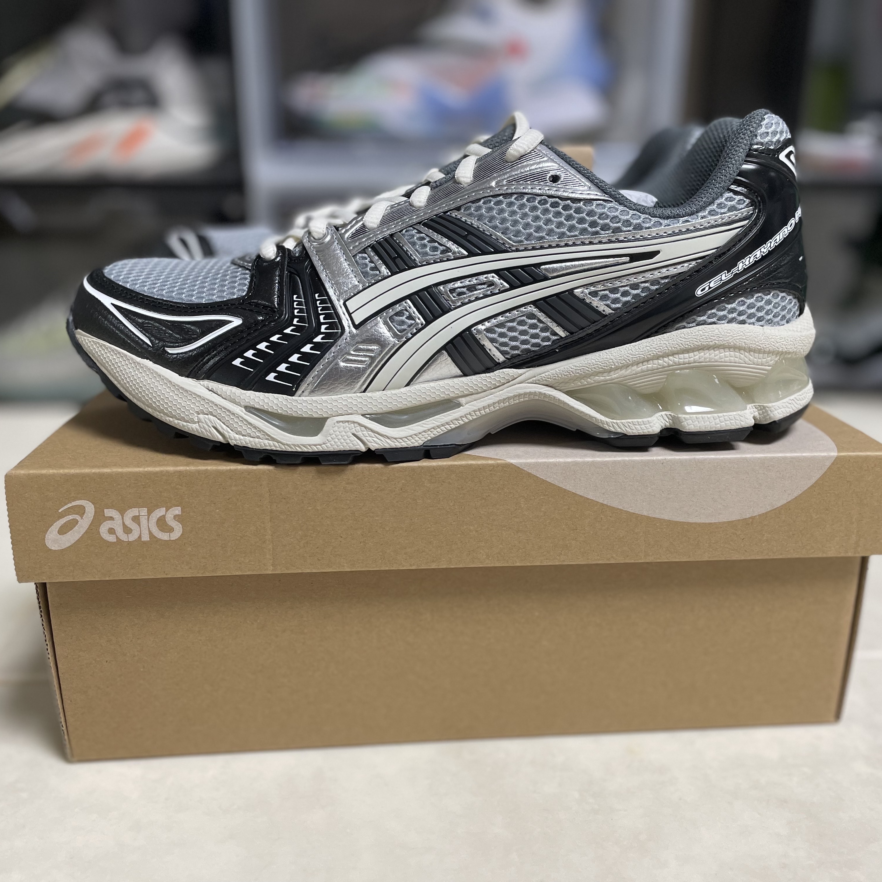 Asics Gel-Kayano 14 Black Glacier Grey 착용 스타일 - 1