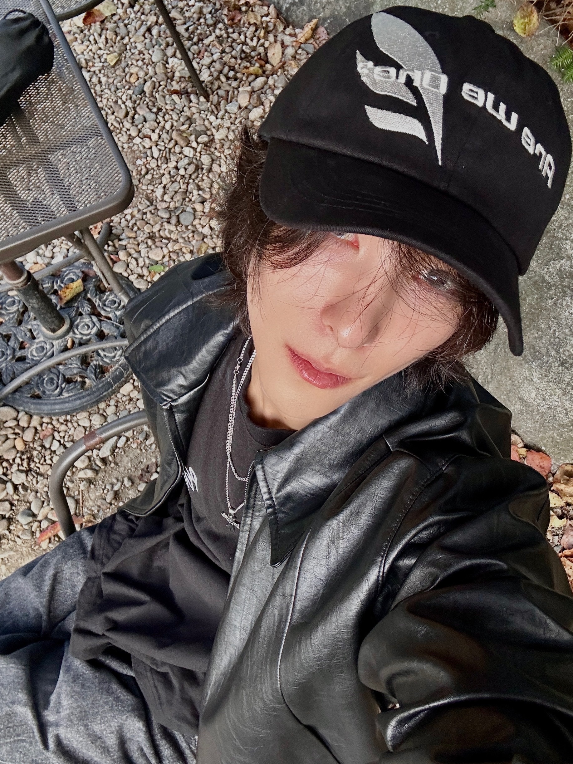 DVAN Wing Emb Ball Cap Black 착용 스타일 - 1