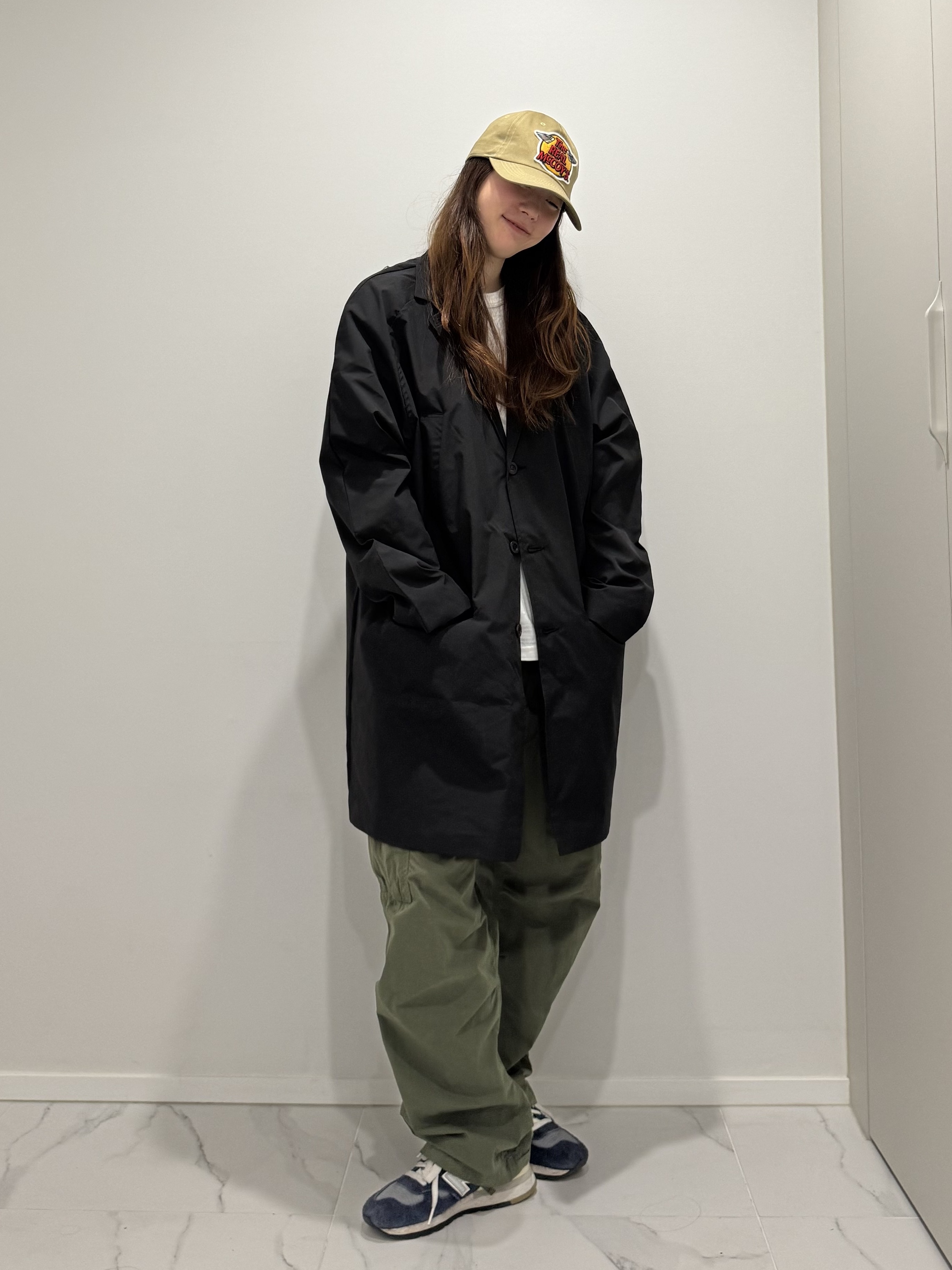 QT8 GARMENTS TL Oversized Raglan Coat Black, New Balance x Carhartt WIP 990v1 Made in USA Sculpture Center 착용 스타일