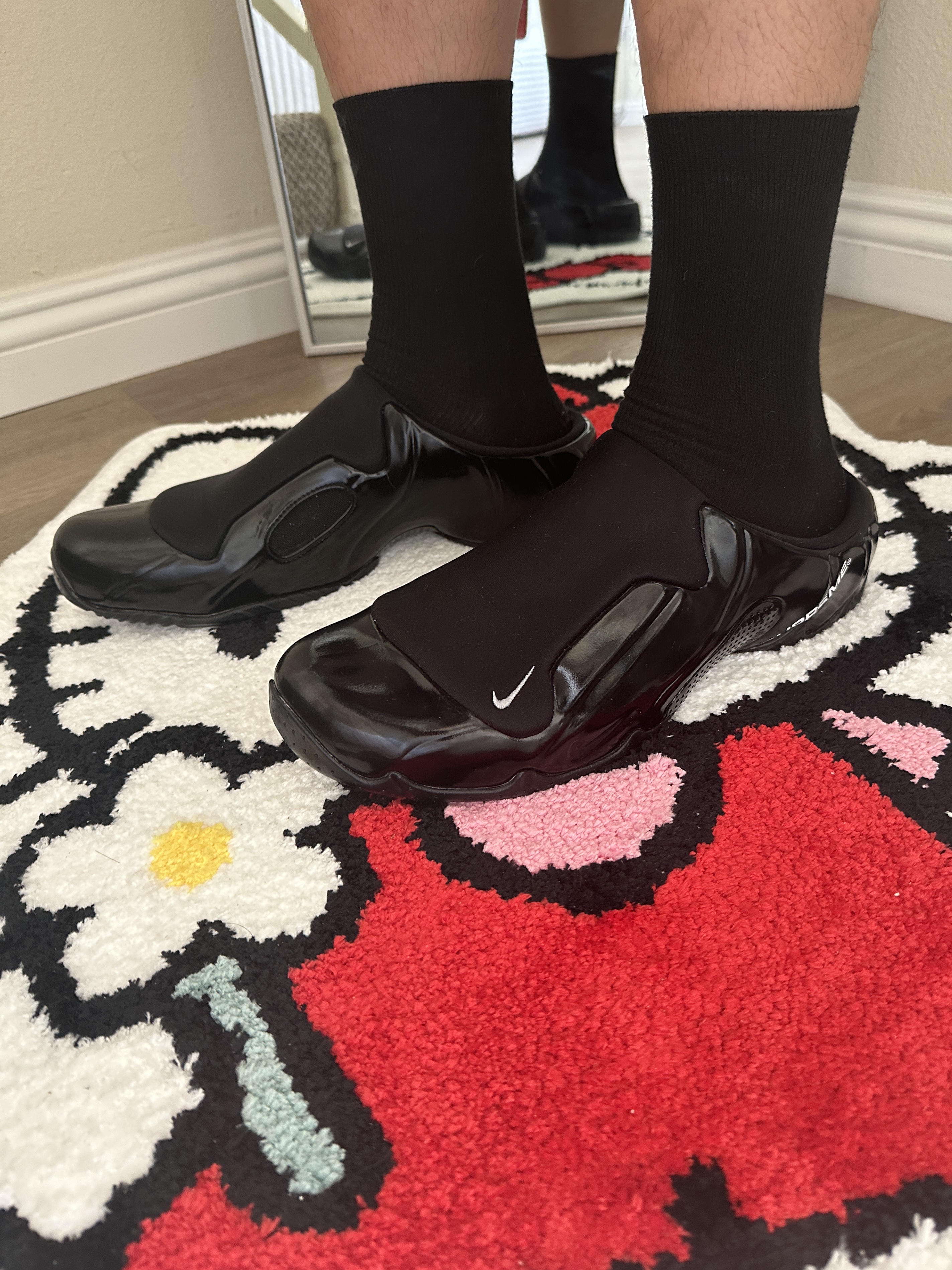 Nike x Supreme Clogposite Black - 24FW, Supreme x Corteiz Rules The World T-Shirt Black - 23FW 착용 스타일 - 2
