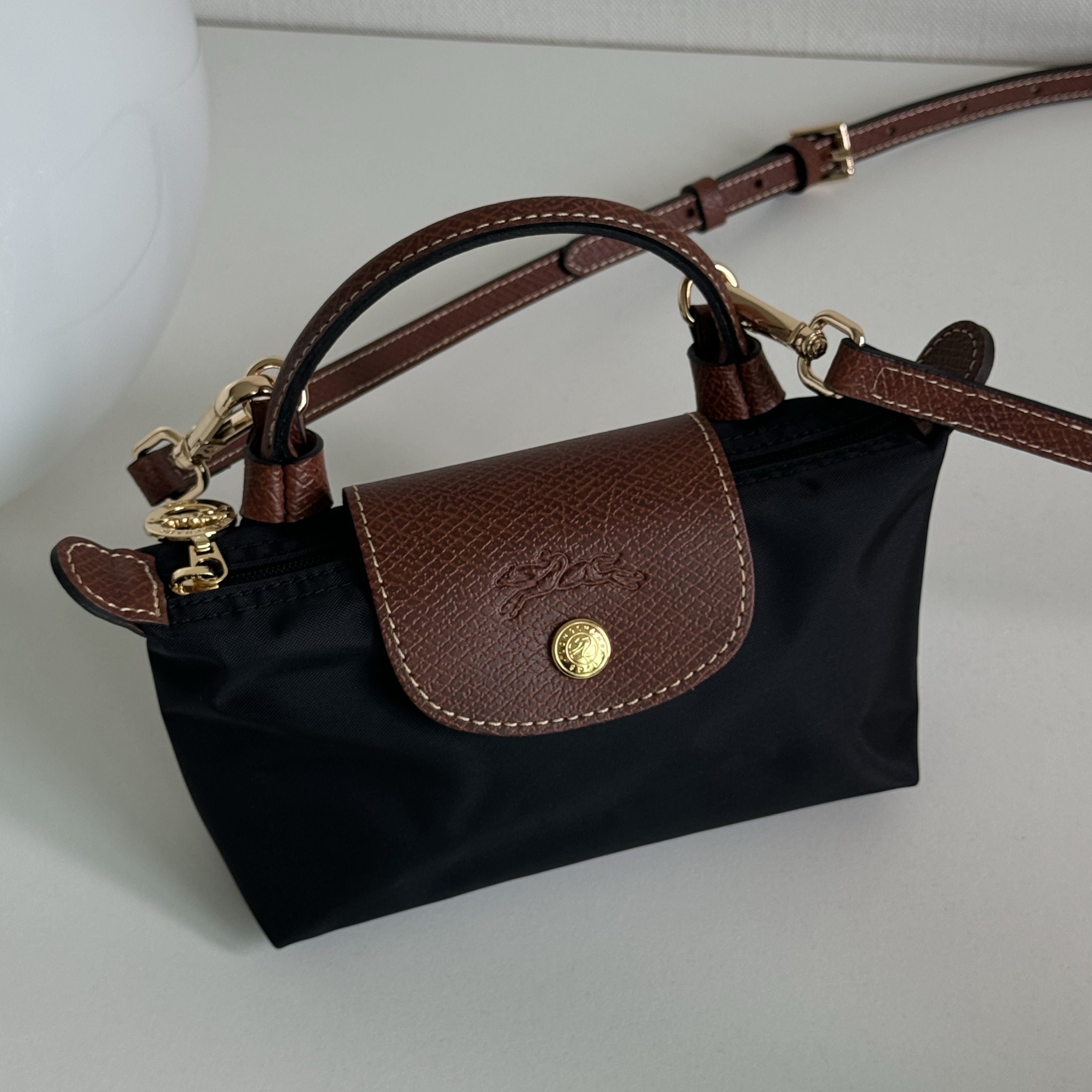 Longchamp Le Pliage Original Handle Pouch Black 착용 스타일