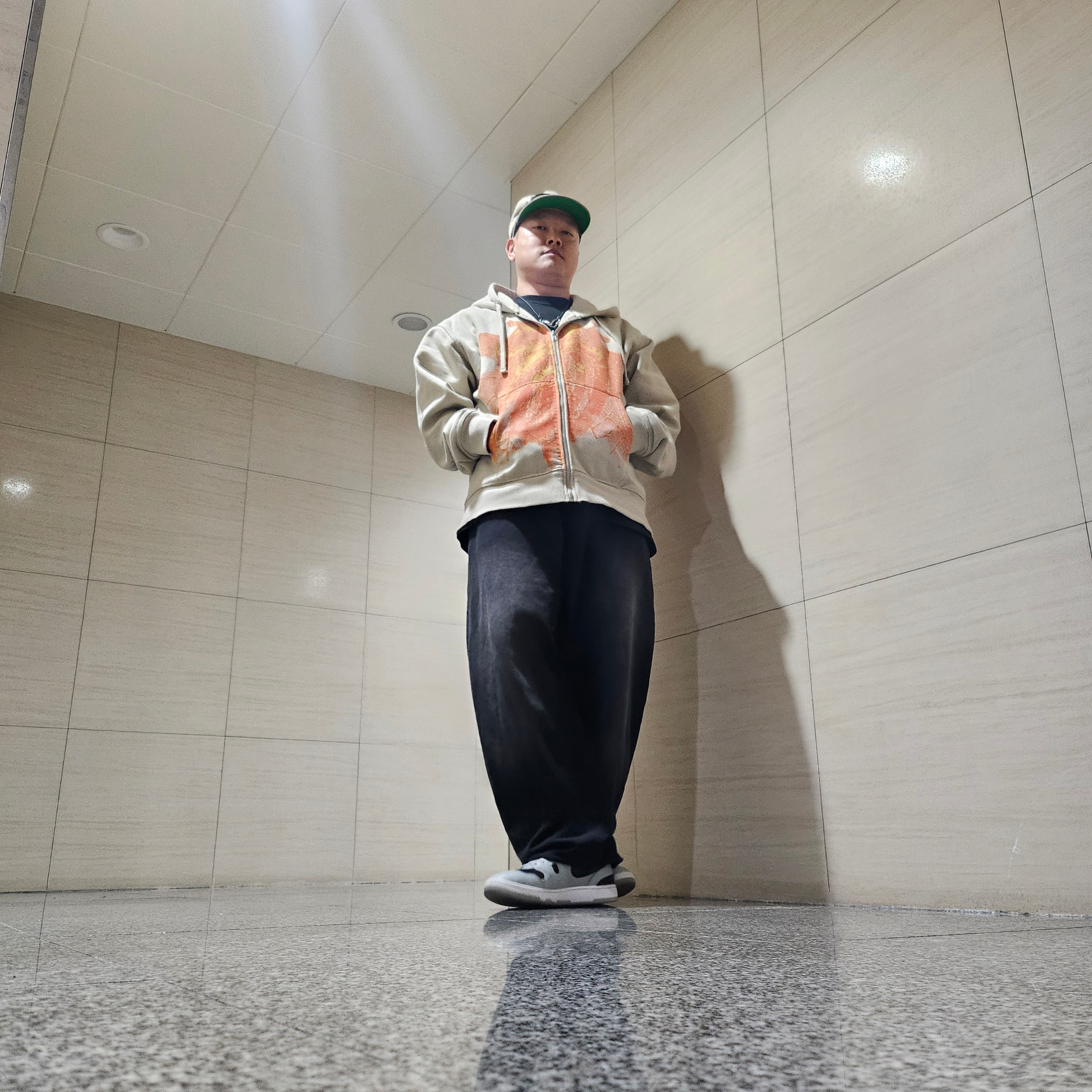Stussy Basic Strapback Cap Khaki, Stussy Web Zip Hoodie Khaki 착용 스타일 - 4
