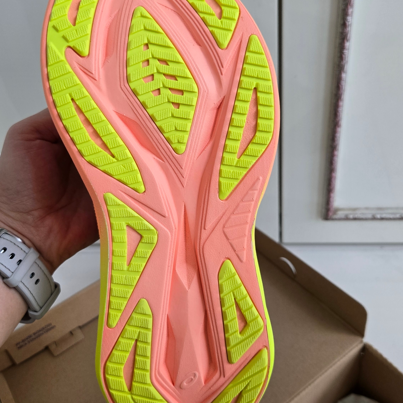 Asics Superblast 2 Paris Cool Grey Safety Yellow 착용 스타일 - 4